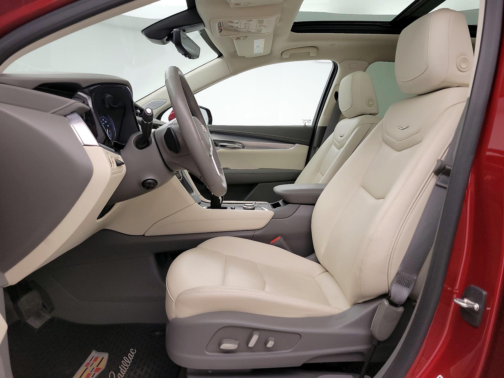 Thumbnail: 2024 Cadillac XT5 - 11