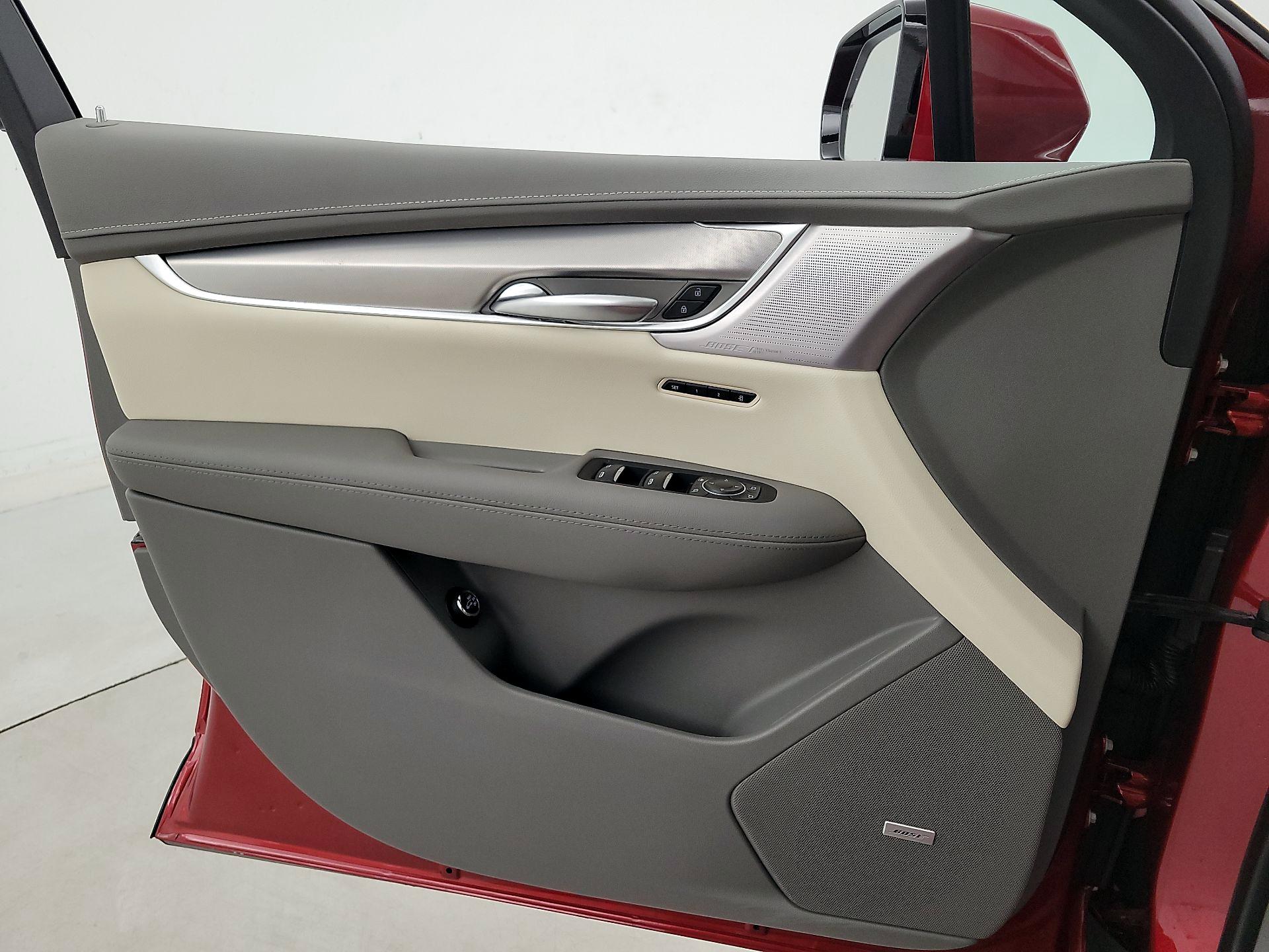 Thumbnail: 2024 Cadillac XT5 - 12