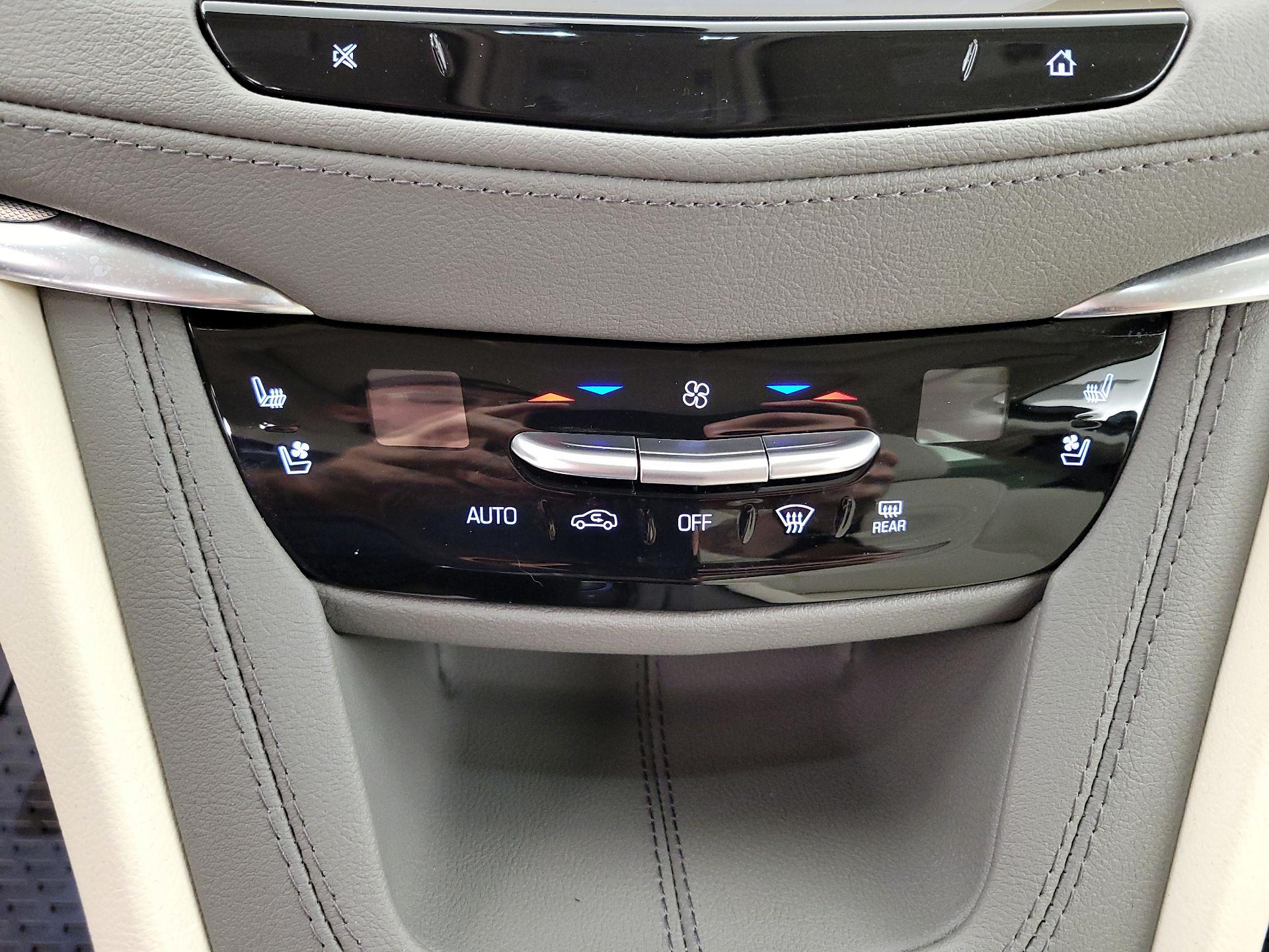 Thumbnail: 2024 Cadillac XT5 - 17