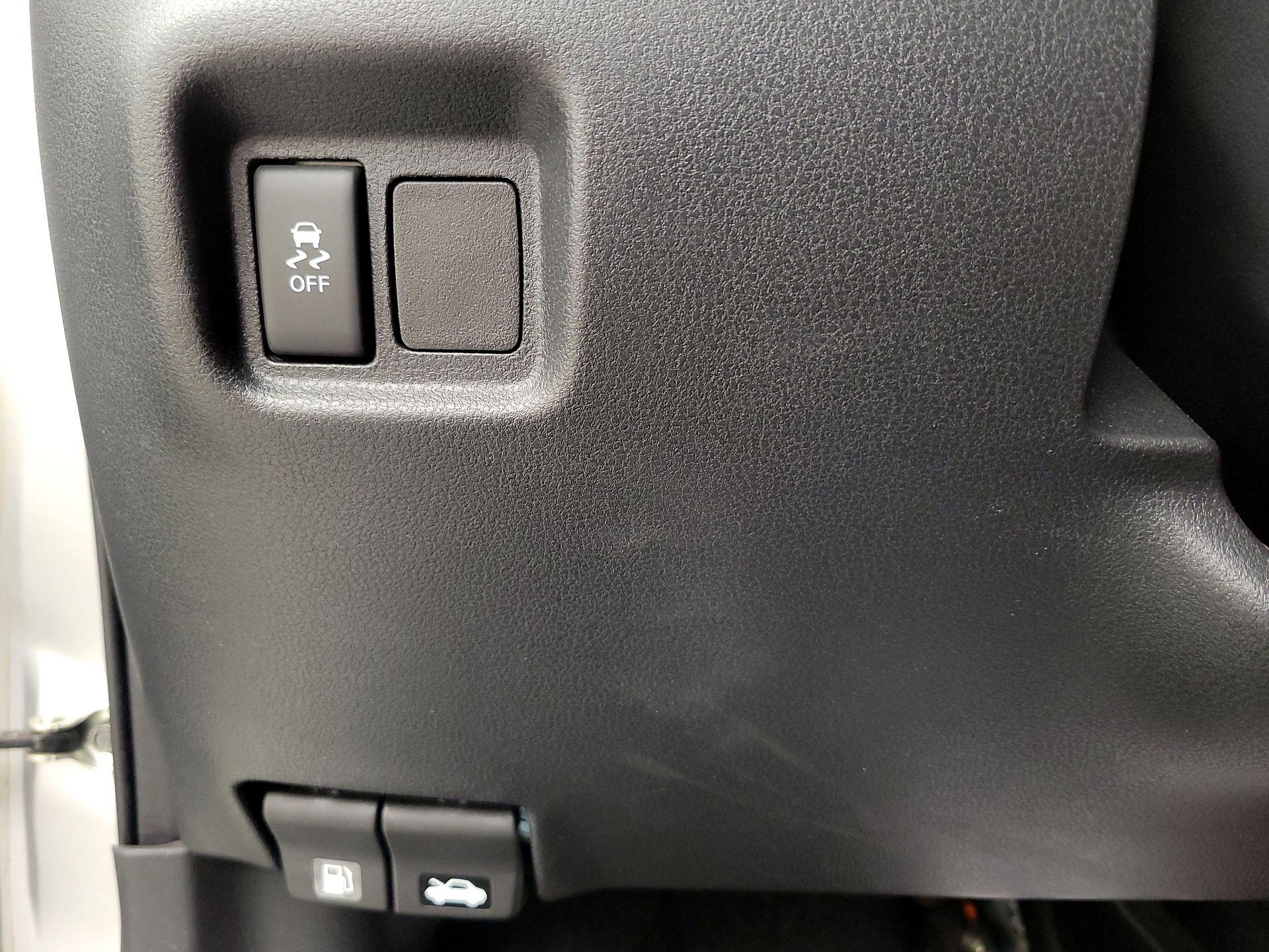 Thumbnail: 2018 Nissan Versa Note - 13