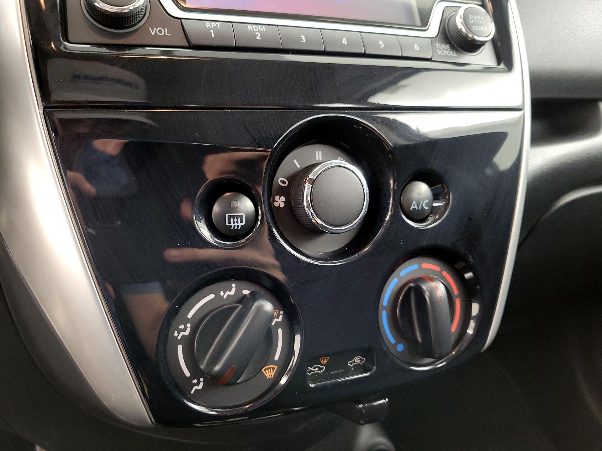 Thumbnail: 2018 Nissan Versa Note - 16