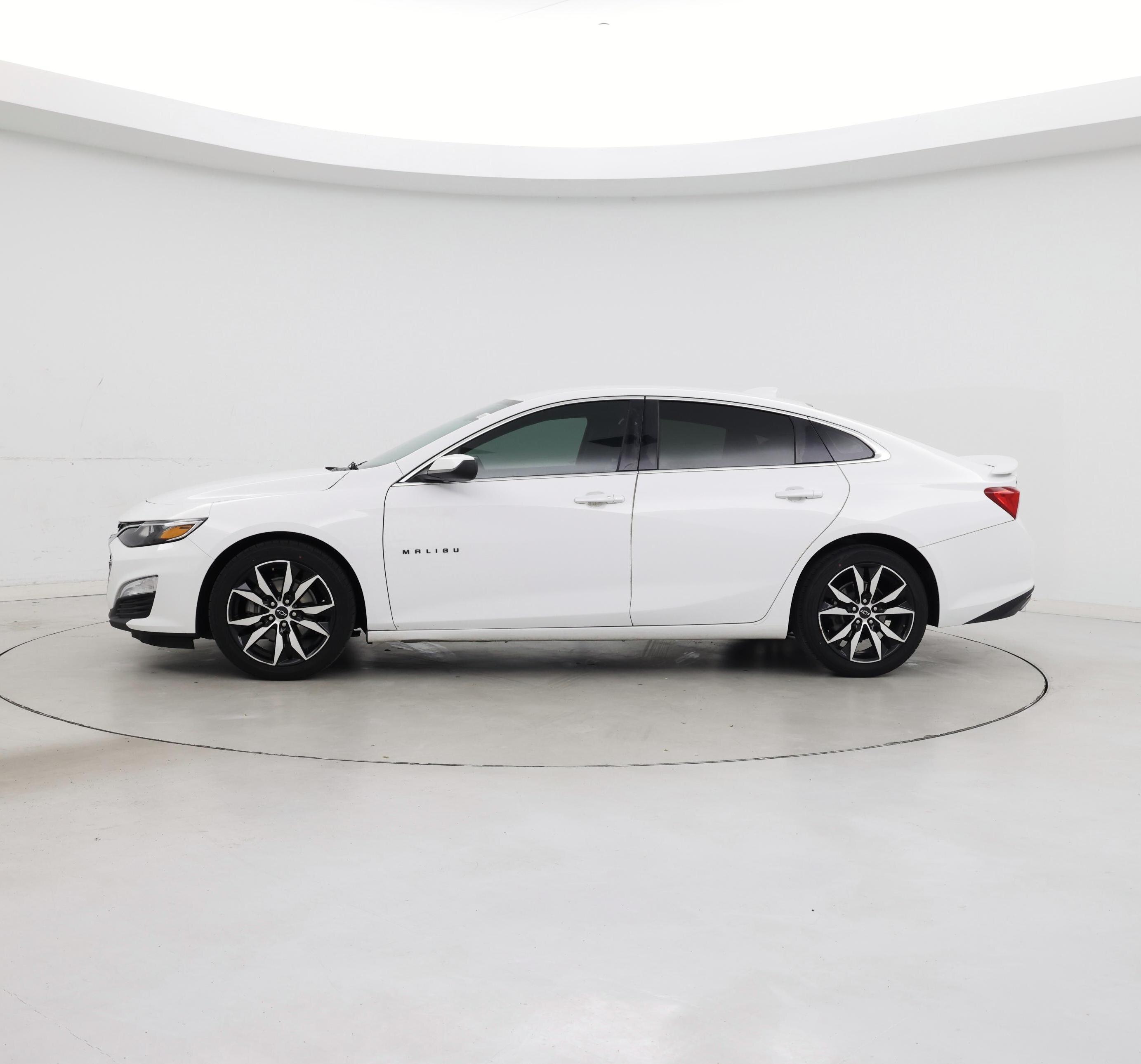 Thumbnail: 2020 Chevrolet Malibu - 3