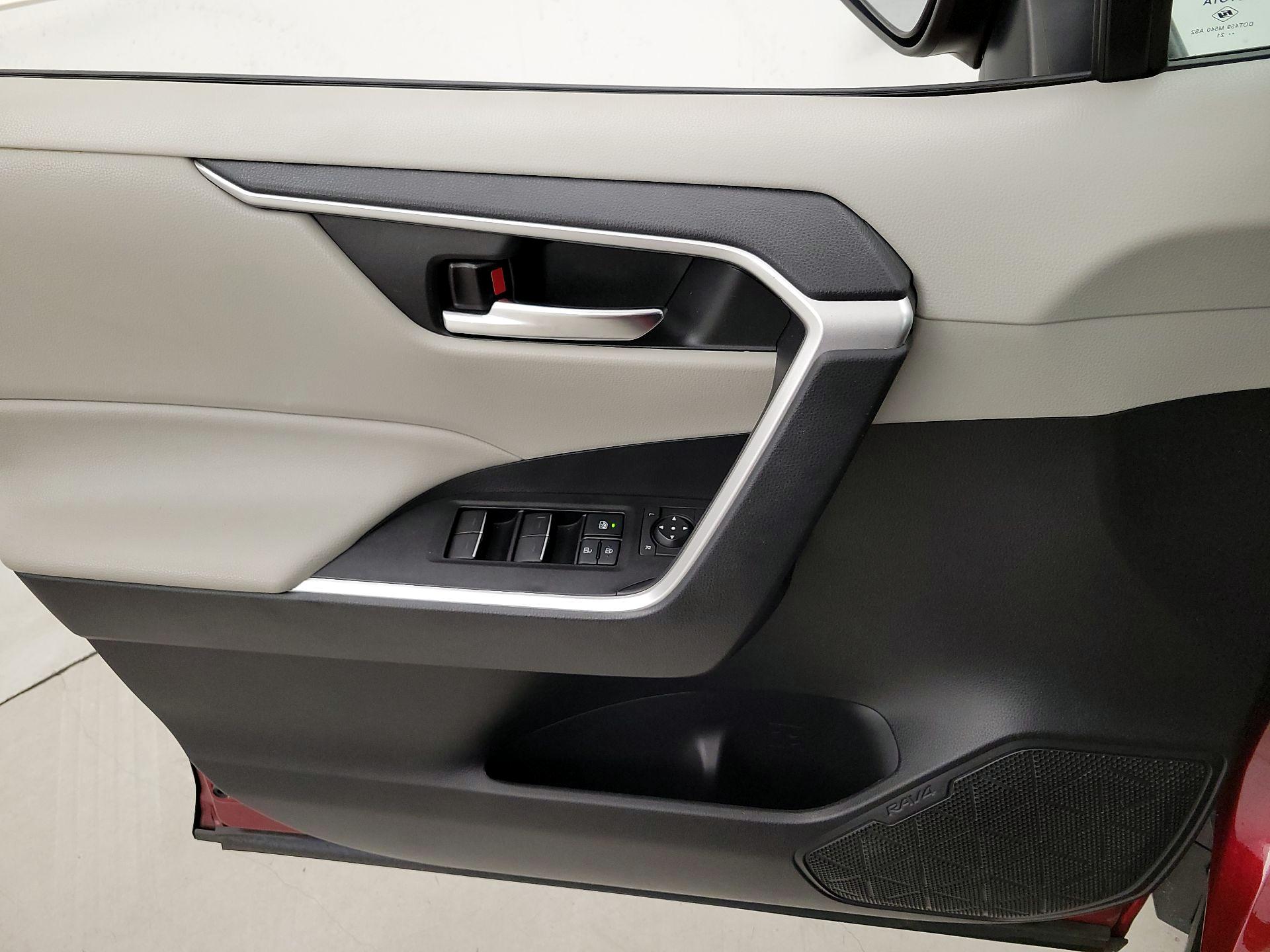 Thumbnail: 2022 Toyota RAV4 - 12