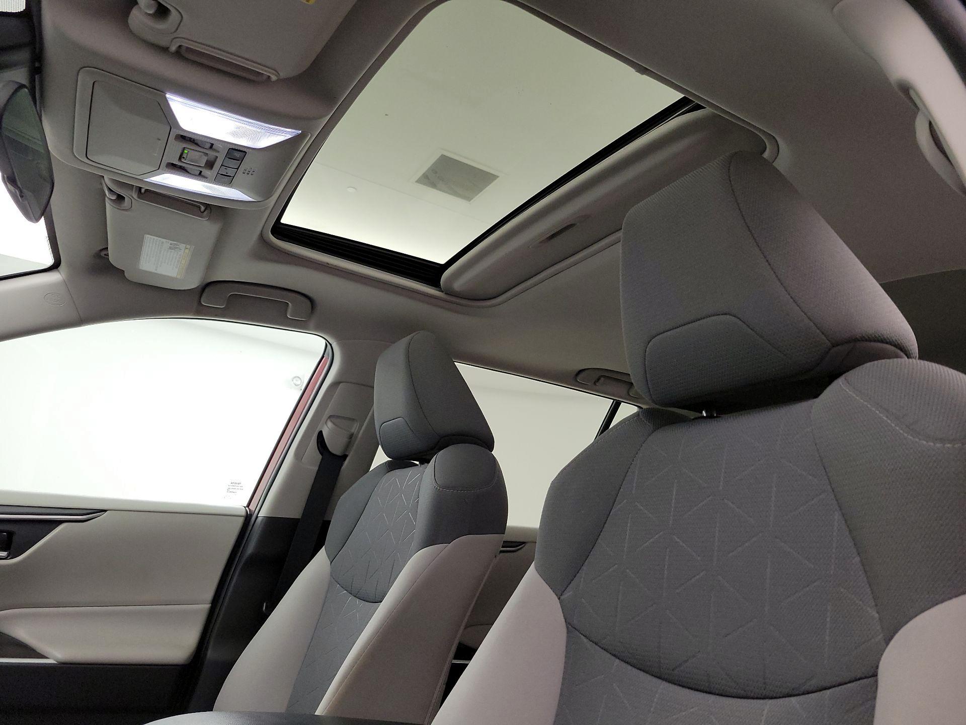 Thumbnail: 2022 Toyota RAV4 - 19