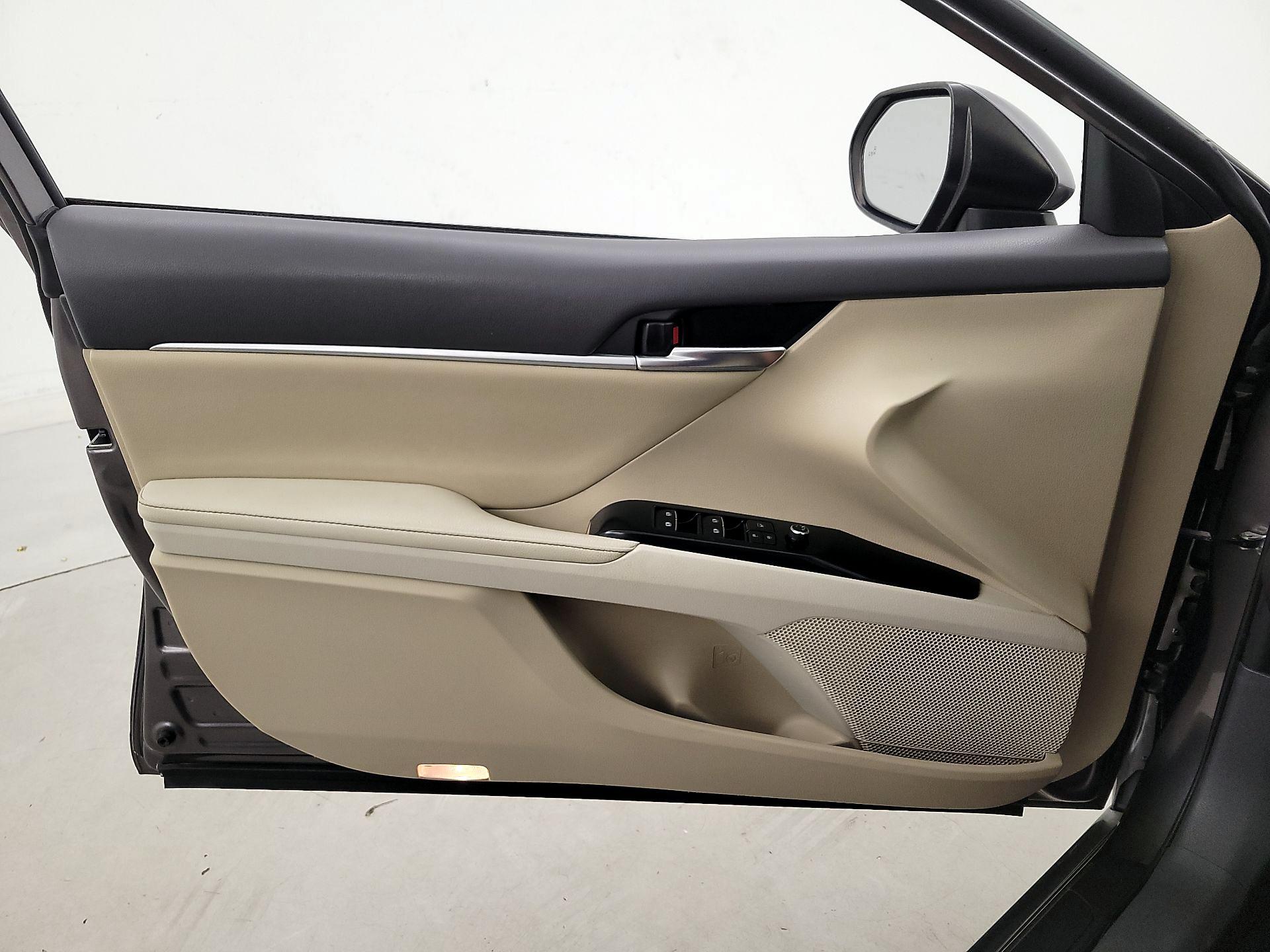 Thumbnail: 2019 Toyota Camry - 12