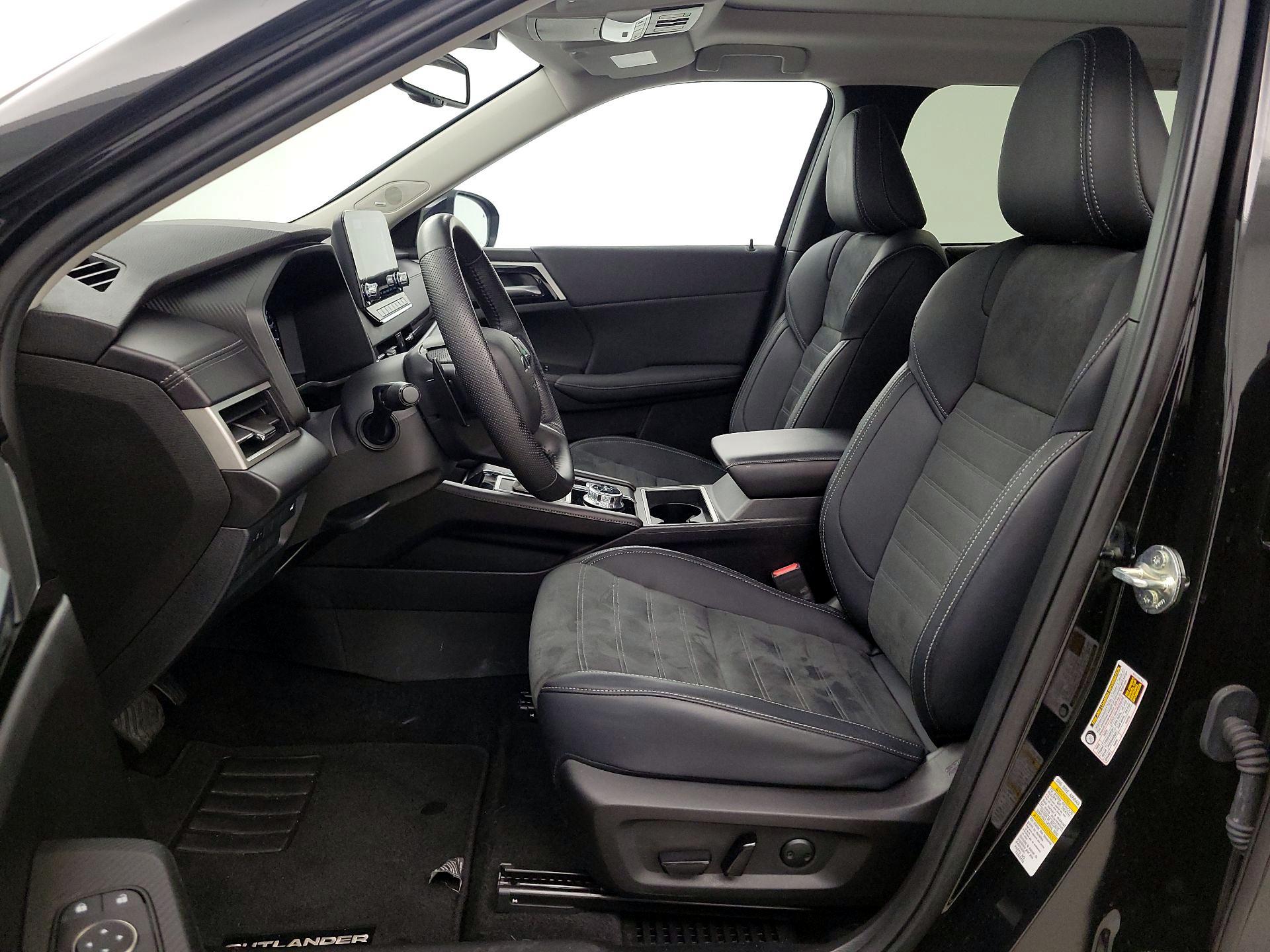 Thumbnail: 2024 Mitsubishi Outlander - 11