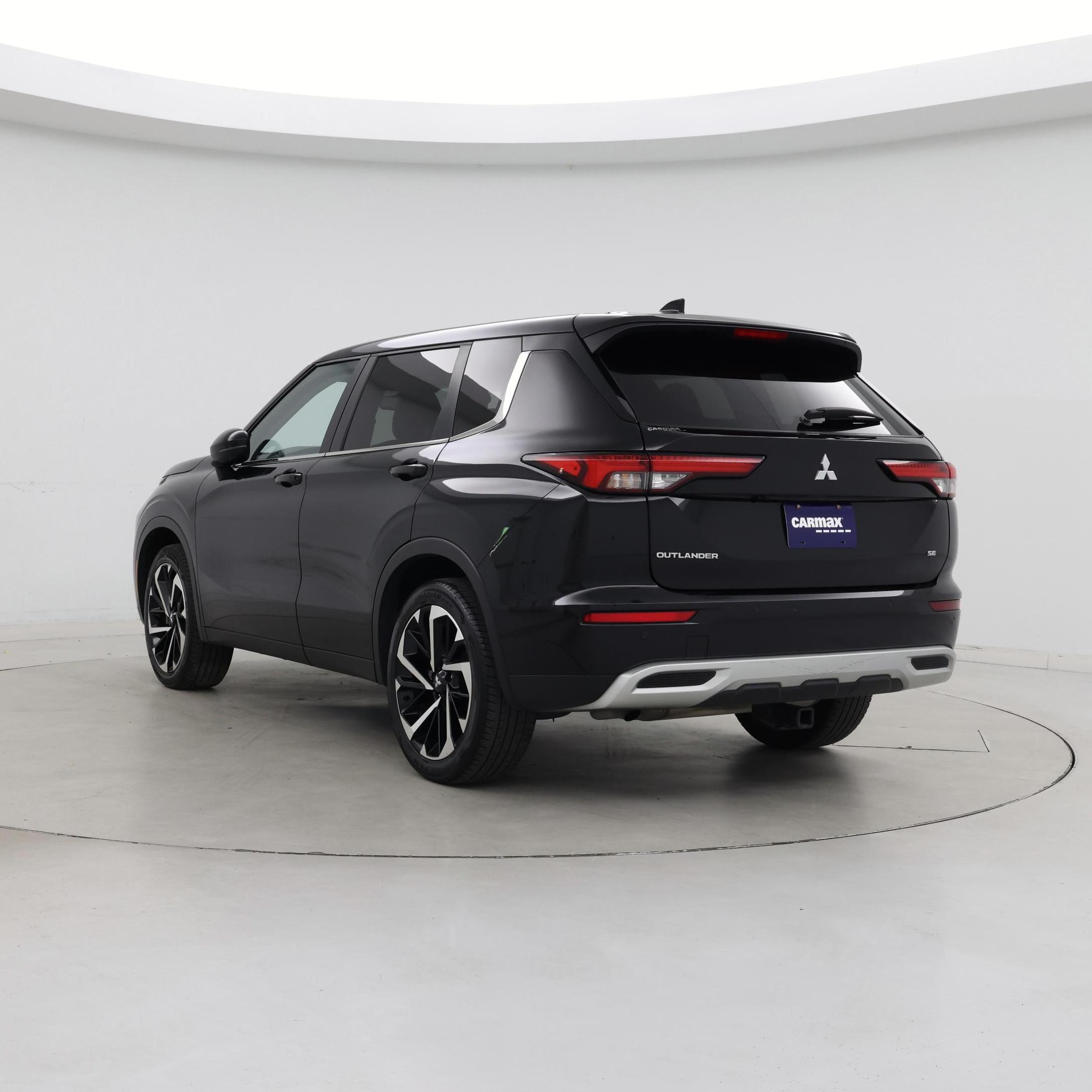 Thumbnail: 2024 Mitsubishi Outlander - 2