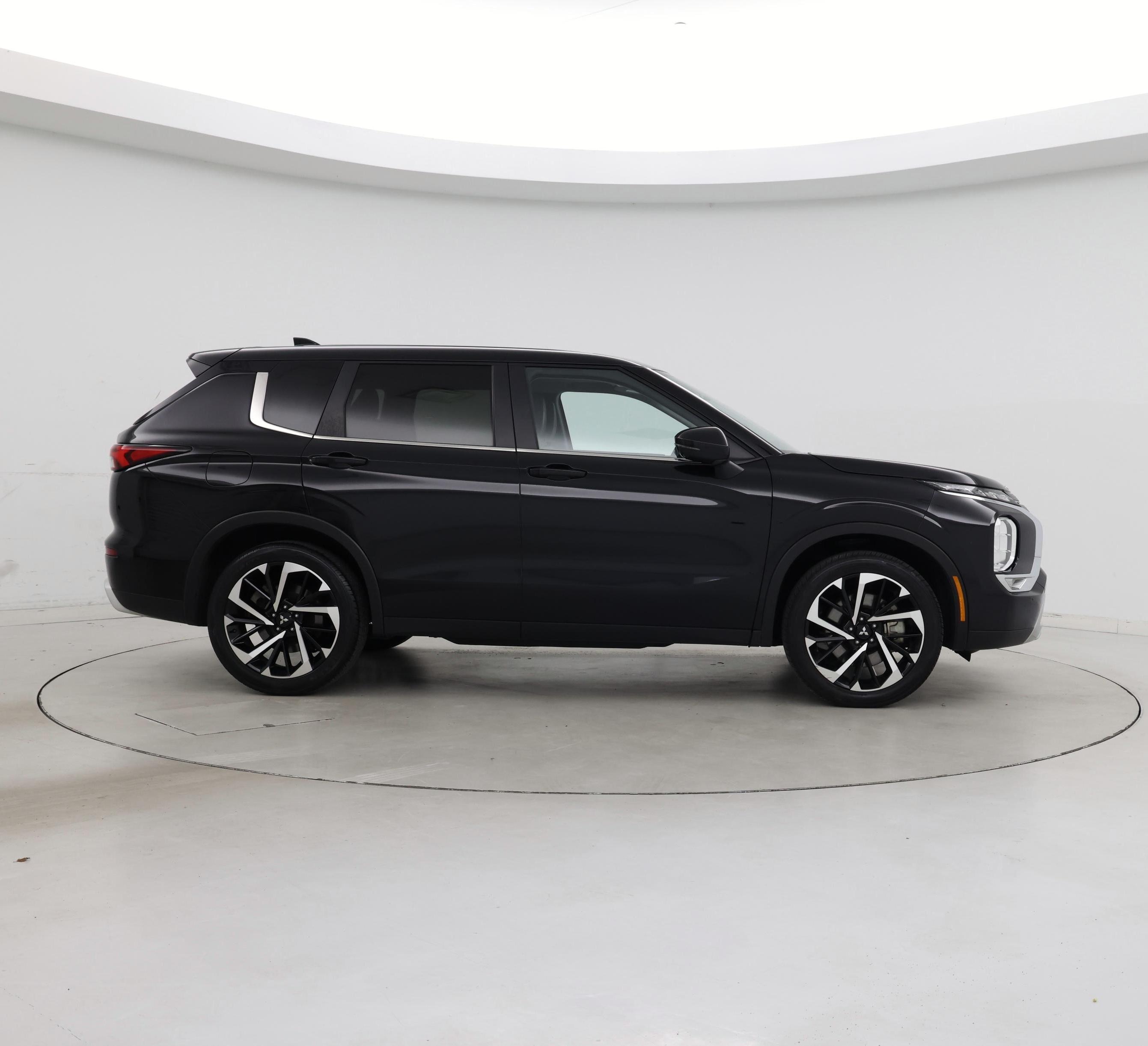 Thumbnail: 2024 Mitsubishi Outlander - 7