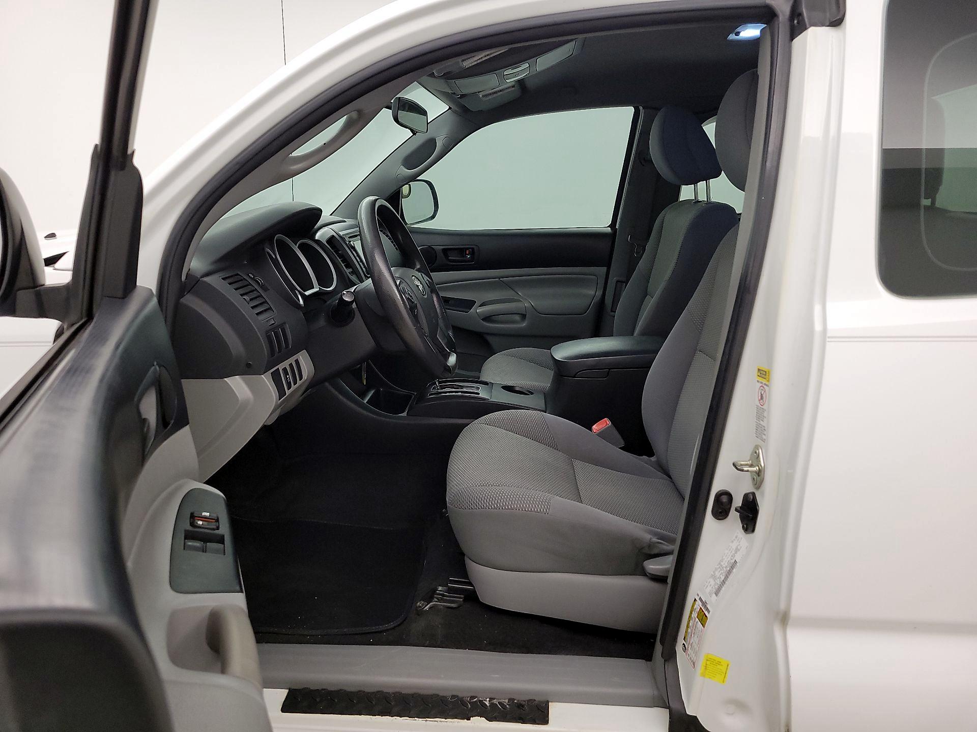 Thumbnail: 2015 Toyota Tacoma - 11