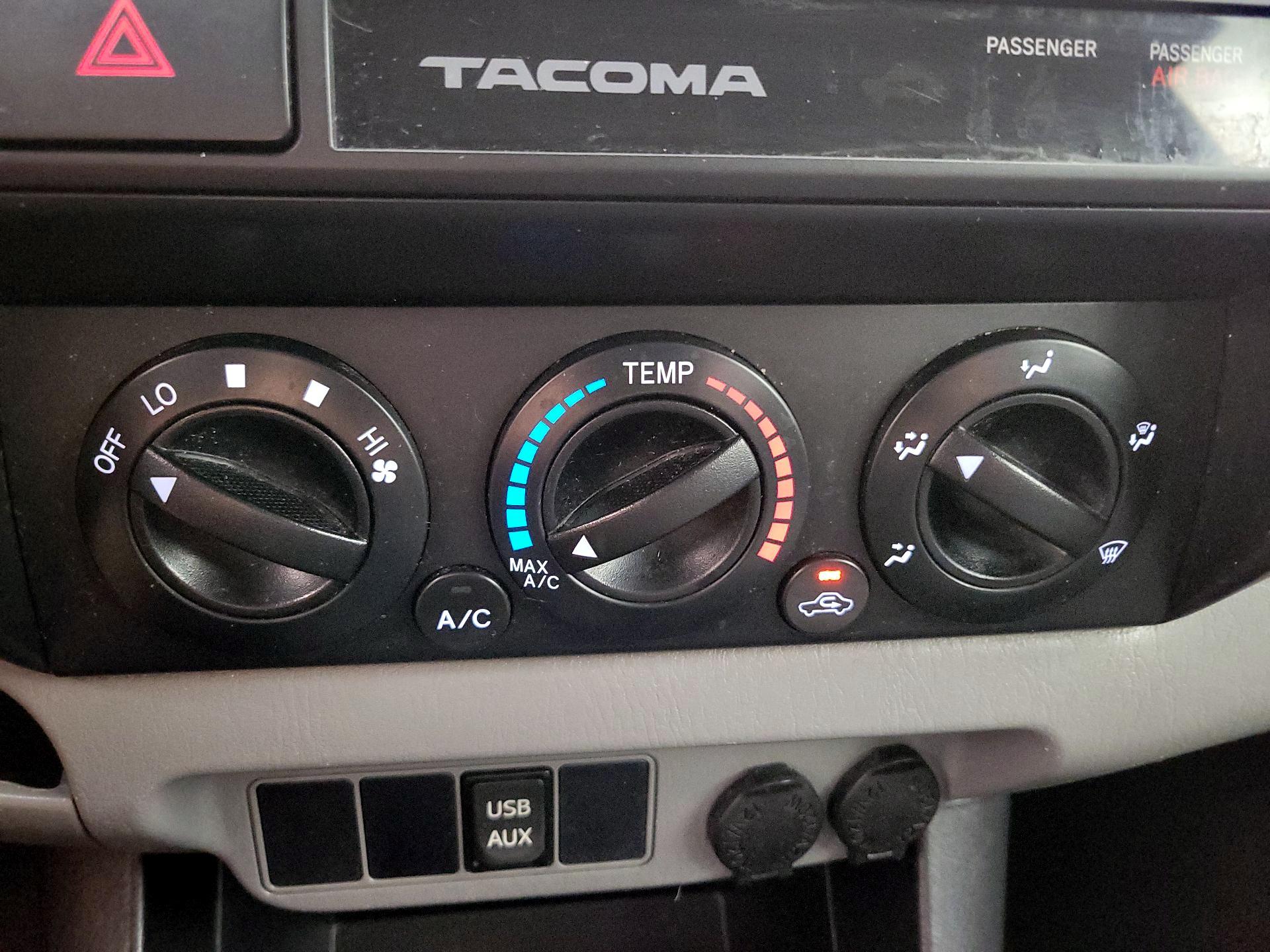 Thumbnail: 2015 Toyota Tacoma - 15