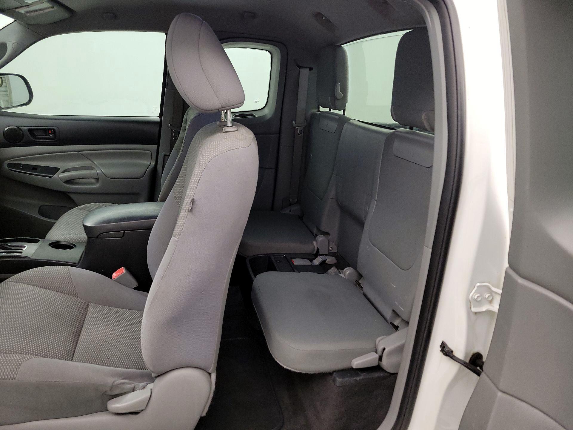 Thumbnail: 2015 Toyota Tacoma - 18