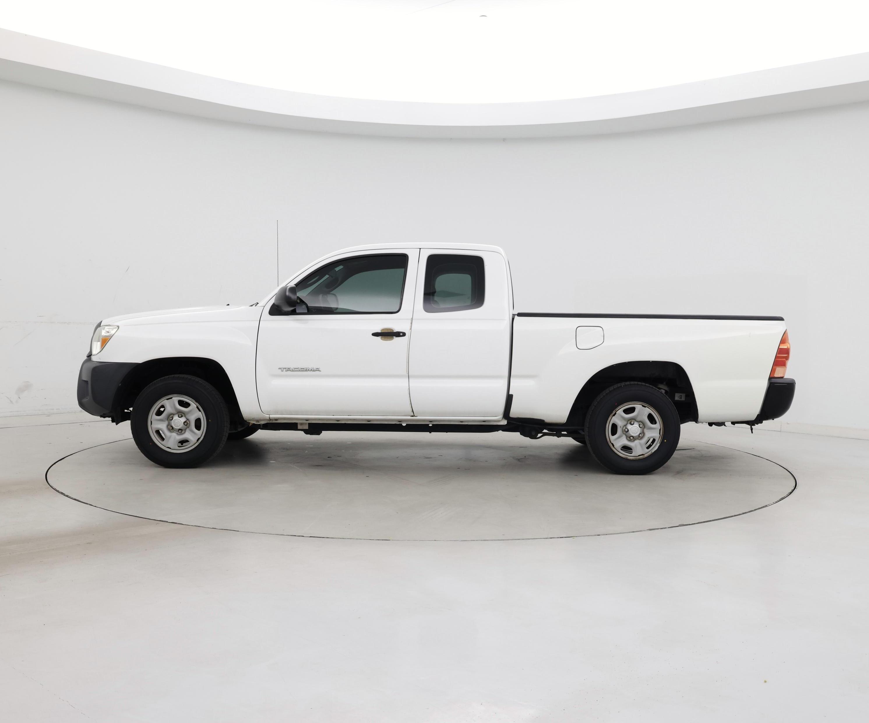 Thumbnail: 2015 Toyota Tacoma - 3