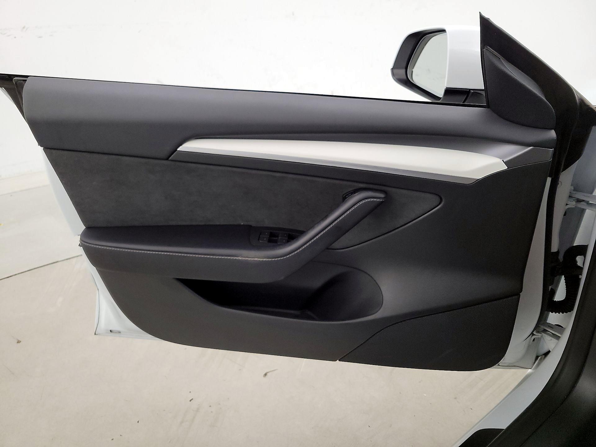 Thumbnail: 2022 Tesla Model 3 - 12