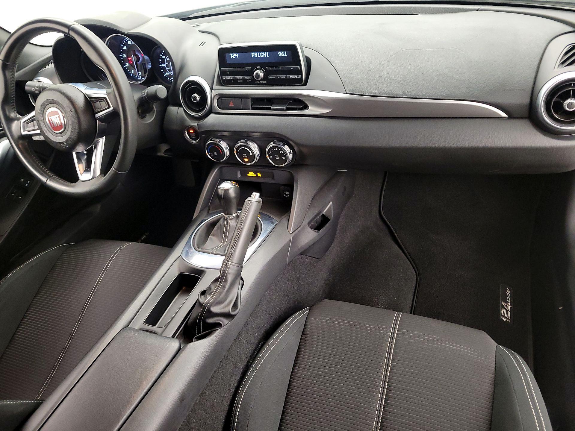 Thumbnail: 2017 Fiat 124 Spider - 9