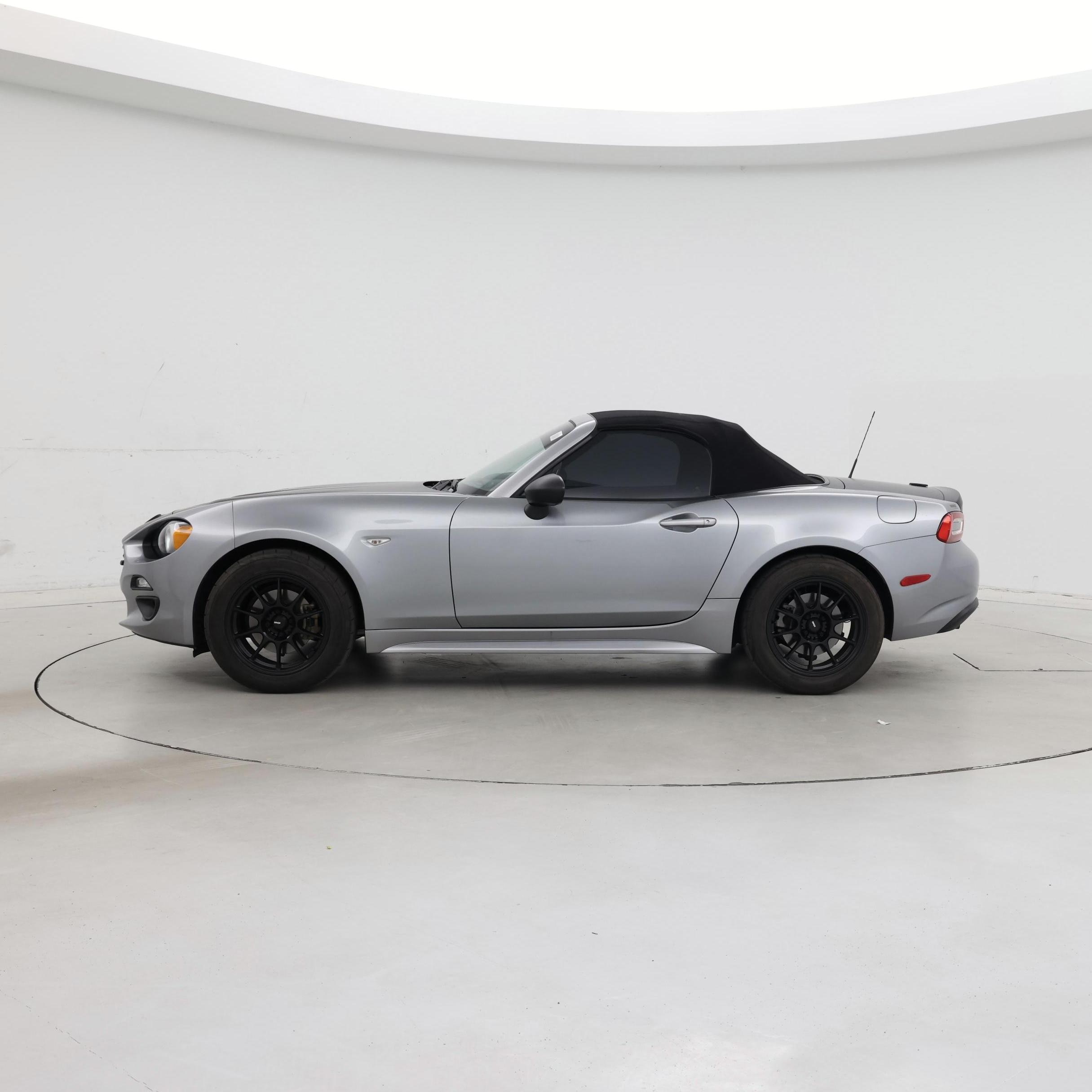 Thumbnail: 2017 Fiat 124 Spider - 3