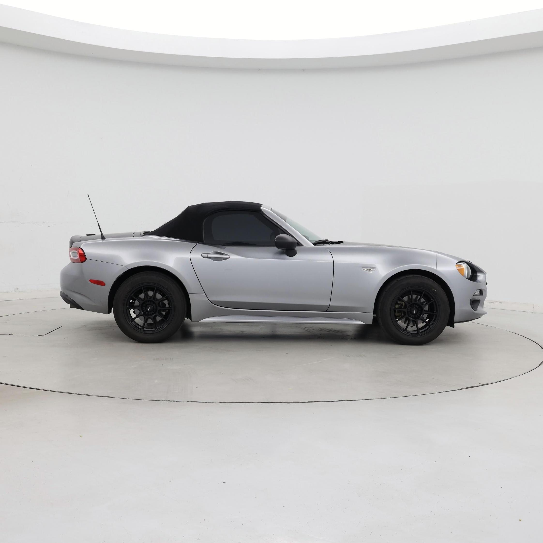Thumbnail: 2017 Fiat 124 Spider - 7