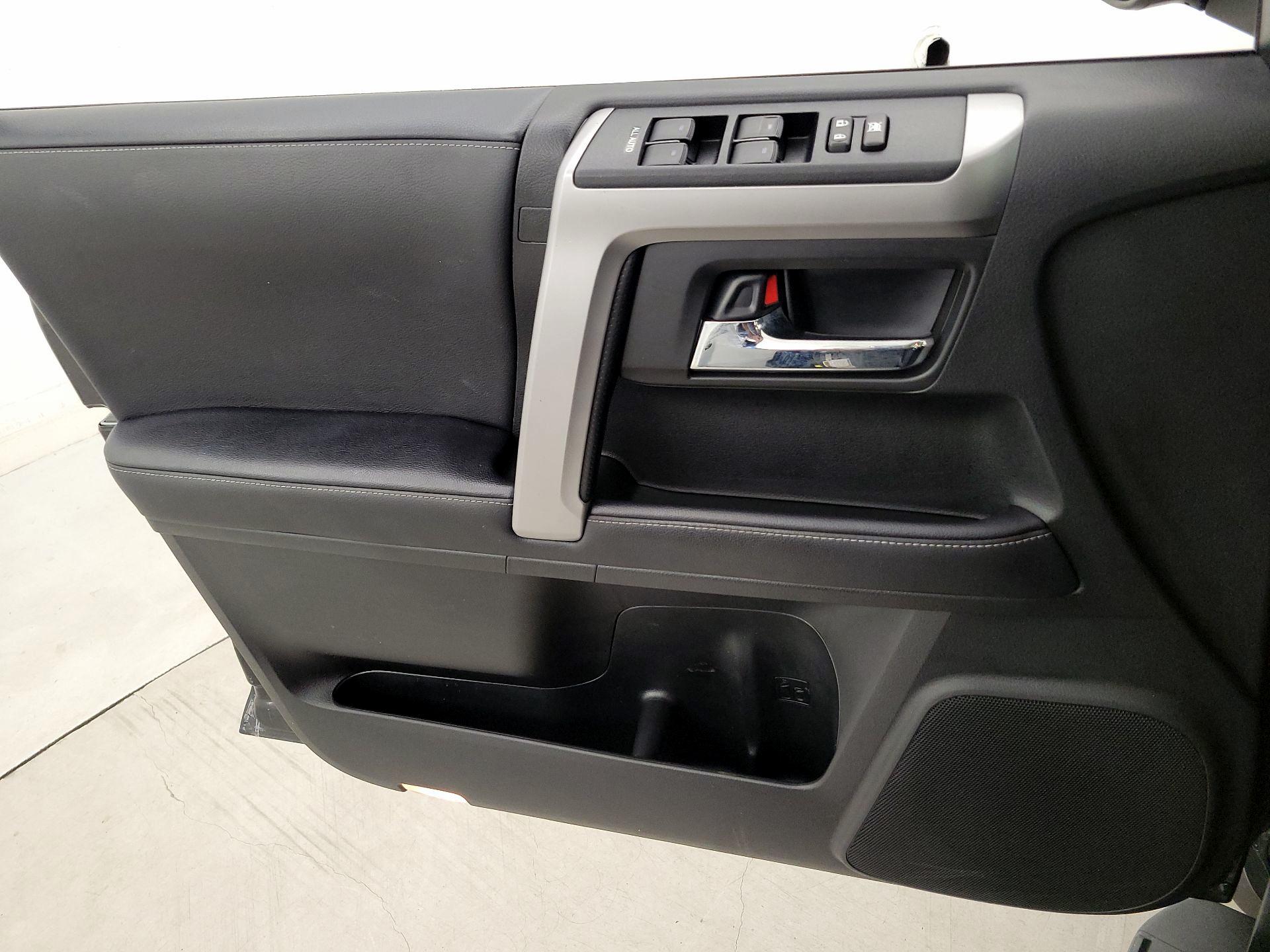 Thumbnail: 2017 Toyota 4Runner - 12