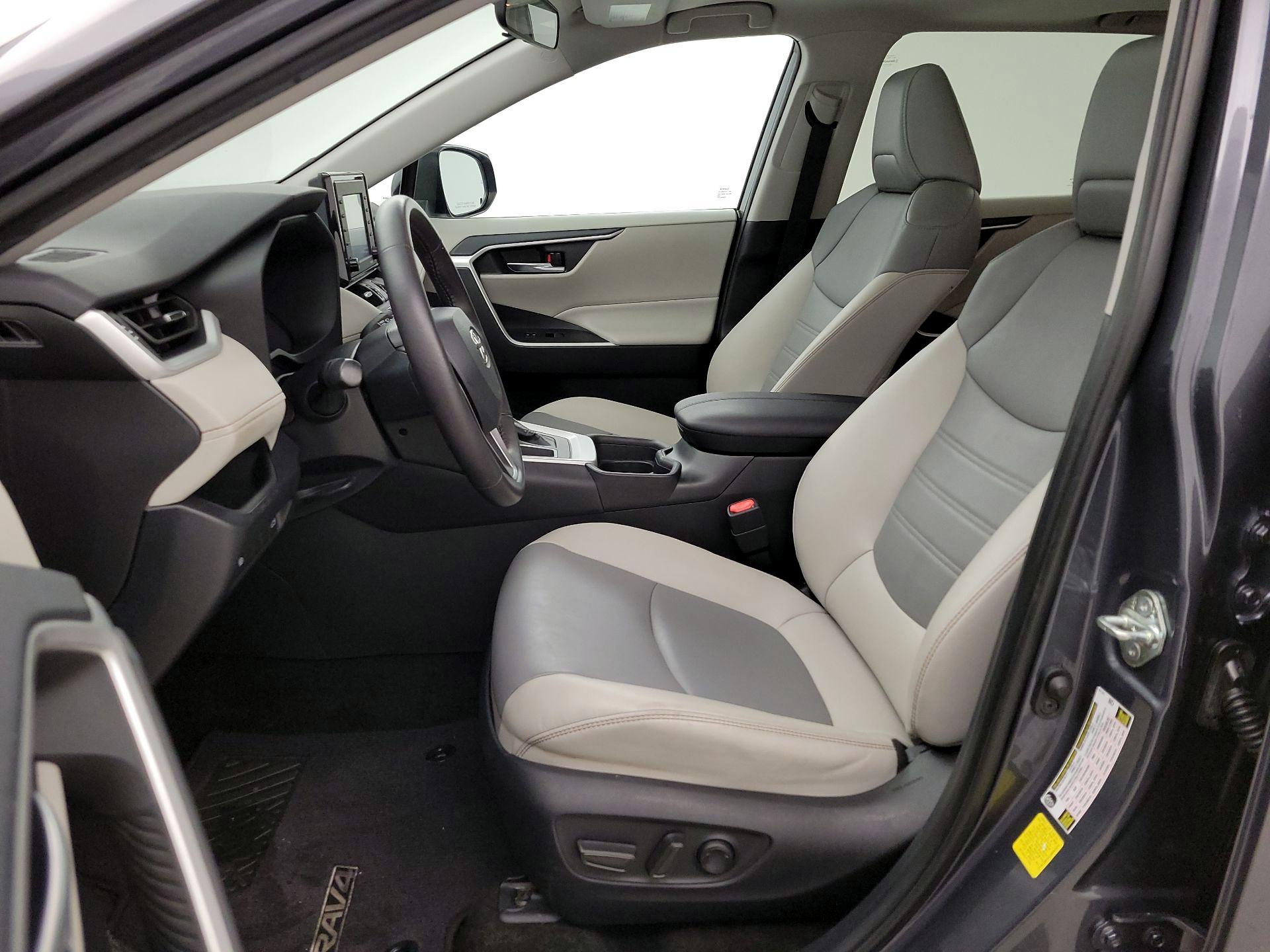 Thumbnail: 2020 Toyota RAV4 - 11