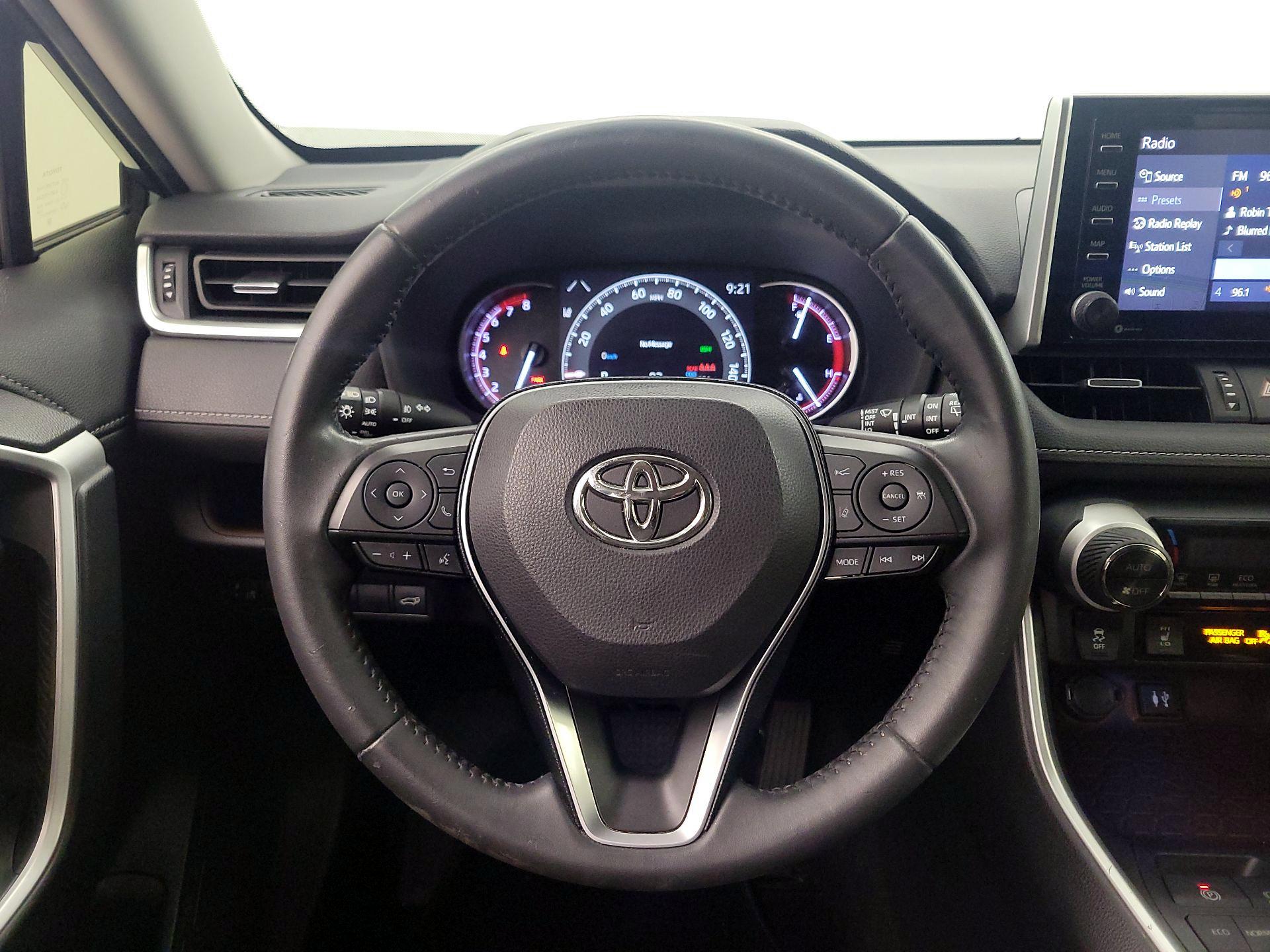 Thumbnail: 2019 Toyota RAV4 - 10