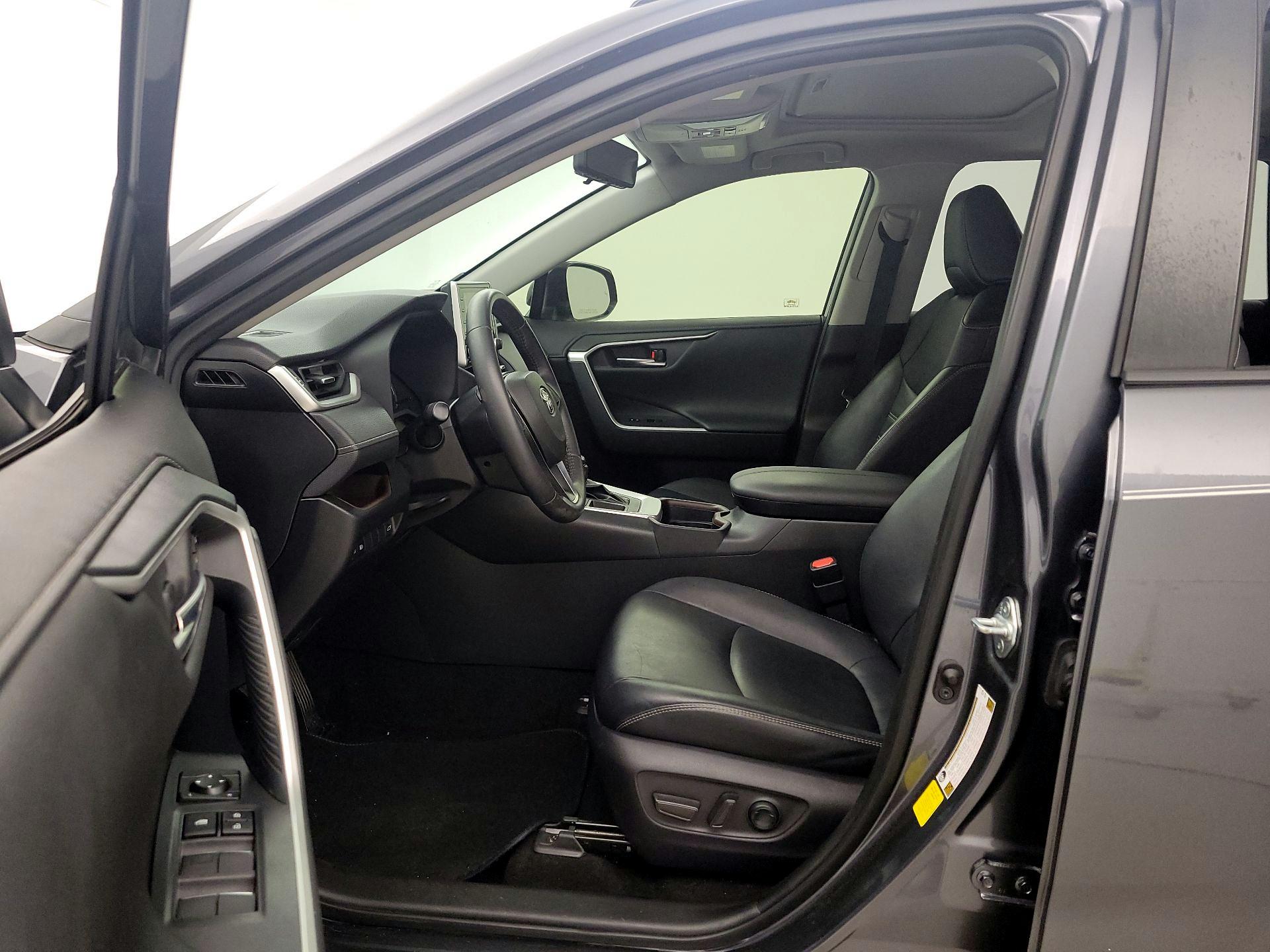 Thumbnail: 2019 Toyota RAV4 - 11