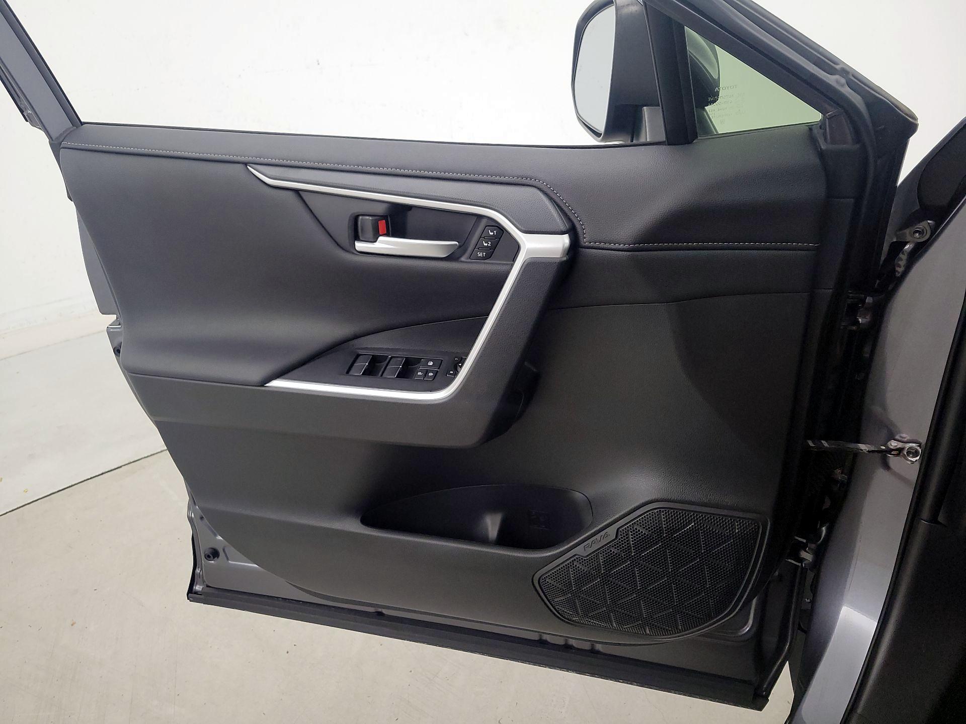 Thumbnail: 2019 Toyota RAV4 - 12