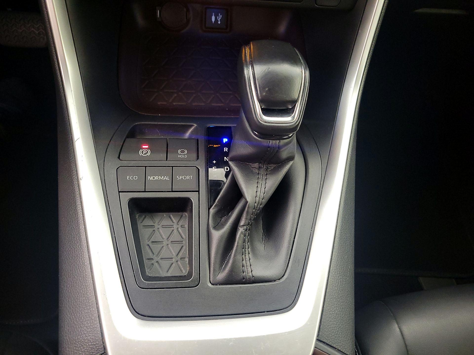 Thumbnail: 2019 Toyota RAV4 - 17