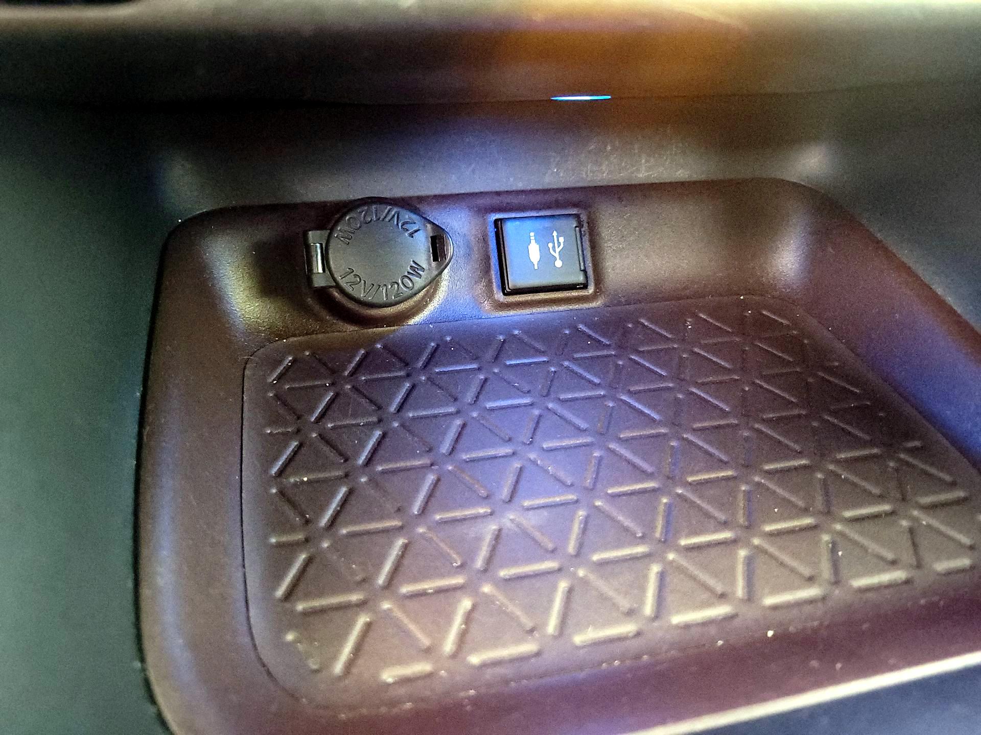 Thumbnail: 2019 Toyota RAV4 - 18