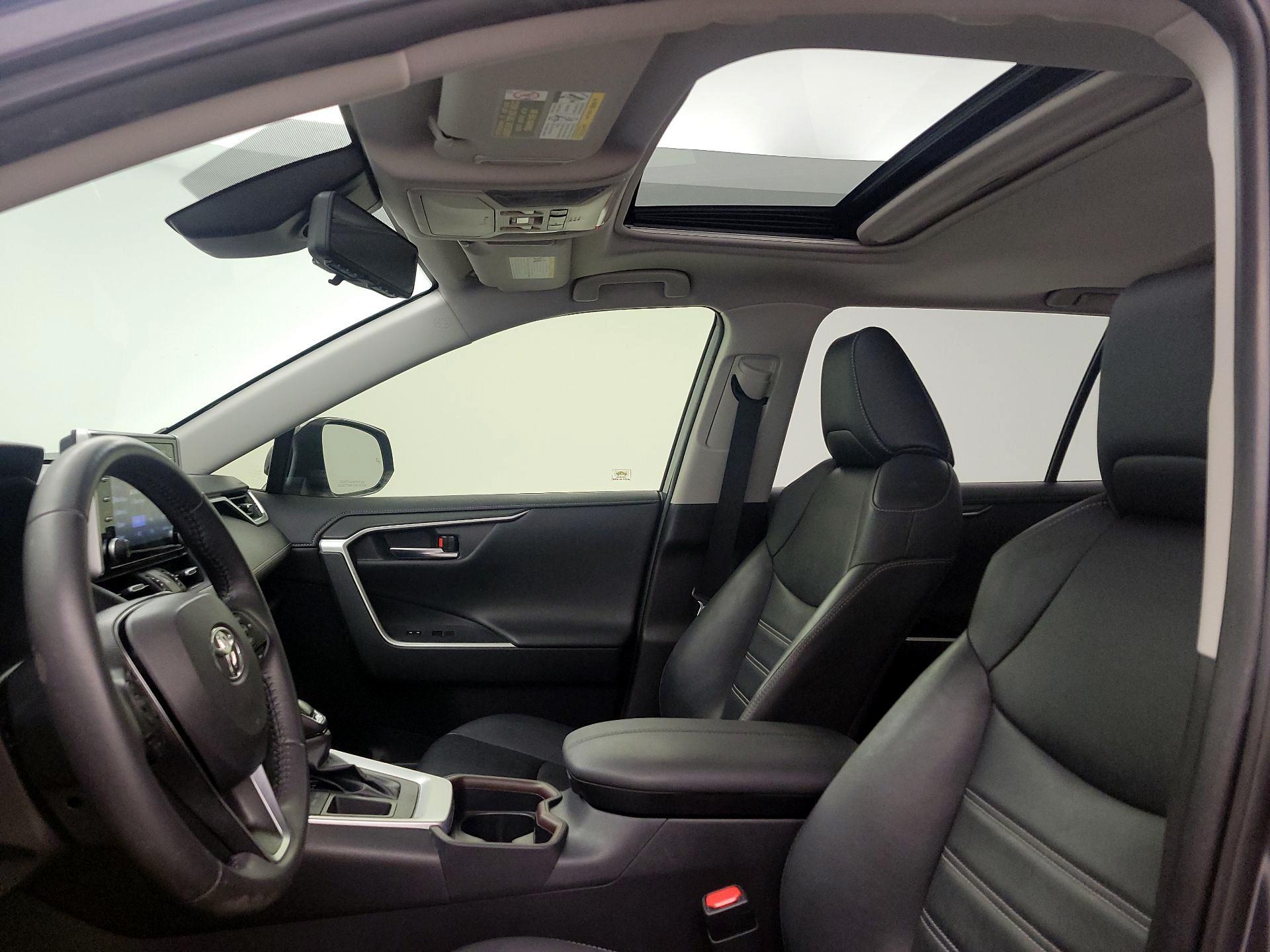 Thumbnail: 2019 Toyota RAV4 - 19