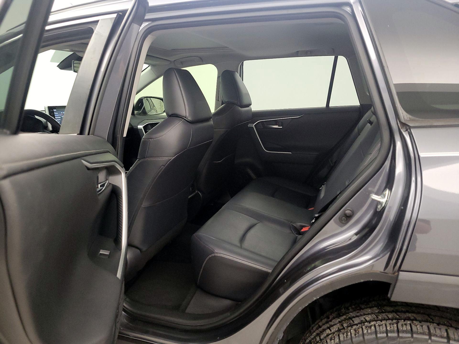 Thumbnail: 2019 Toyota RAV4 - 20