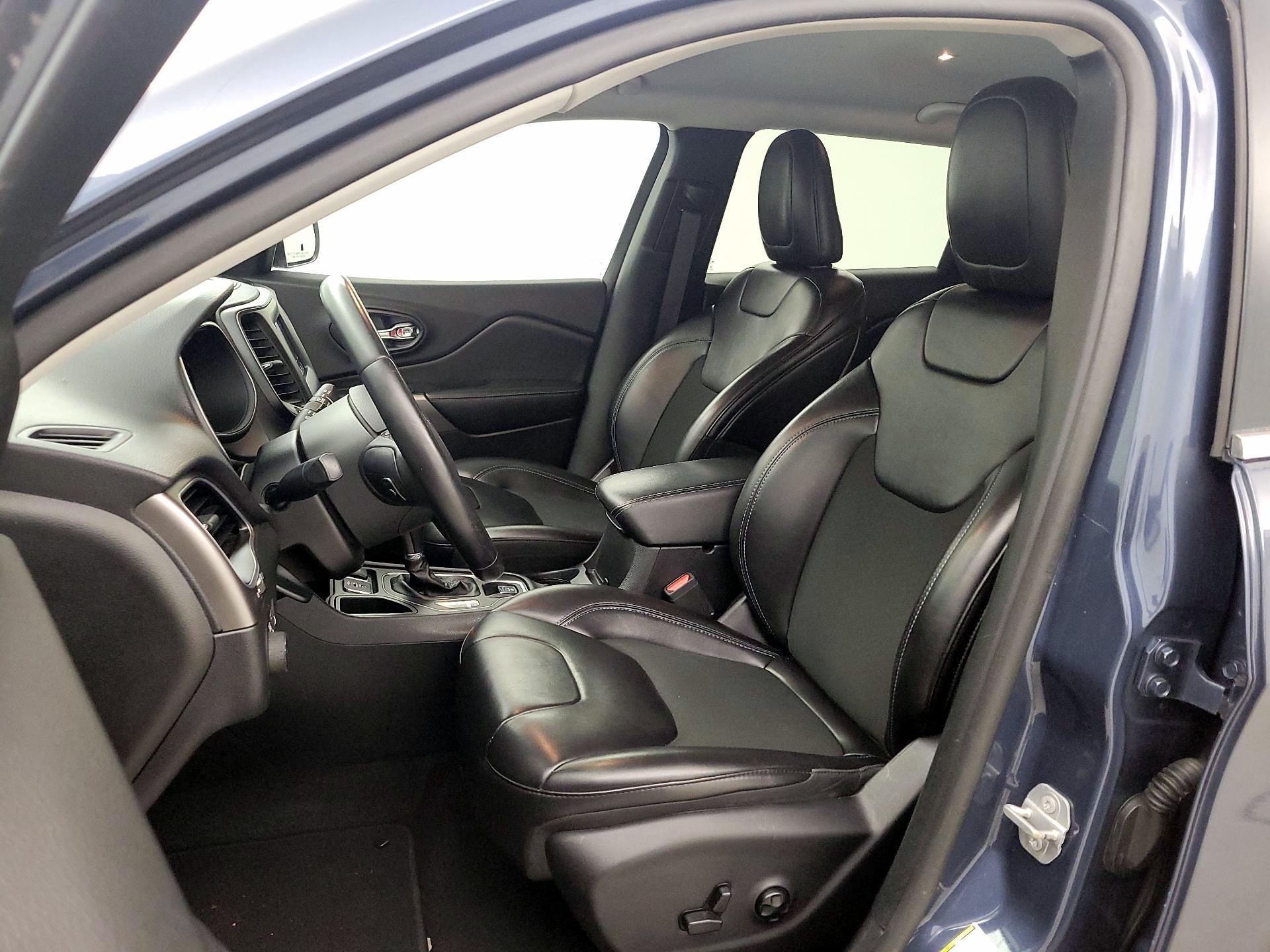Thumbnail: 2019 Jeep Cherokee - 11