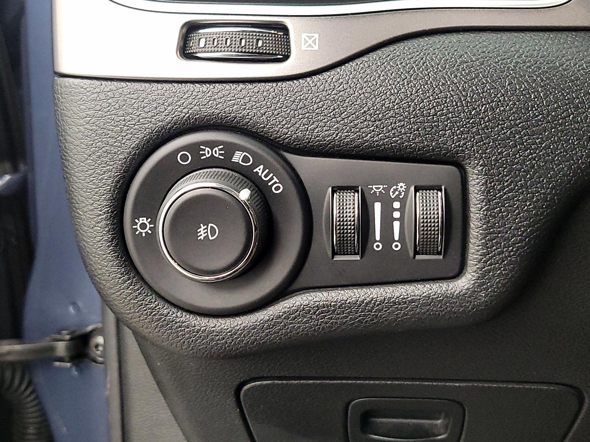 Thumbnail: 2019 Jeep Cherokee - 13