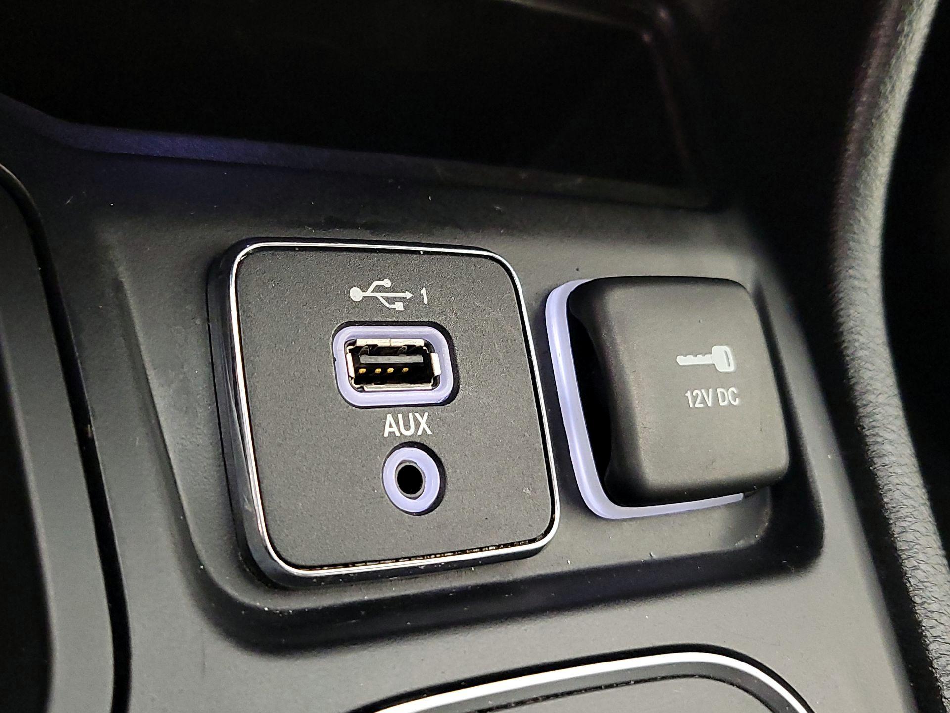 Thumbnail: 2019 Jeep Cherokee - 18