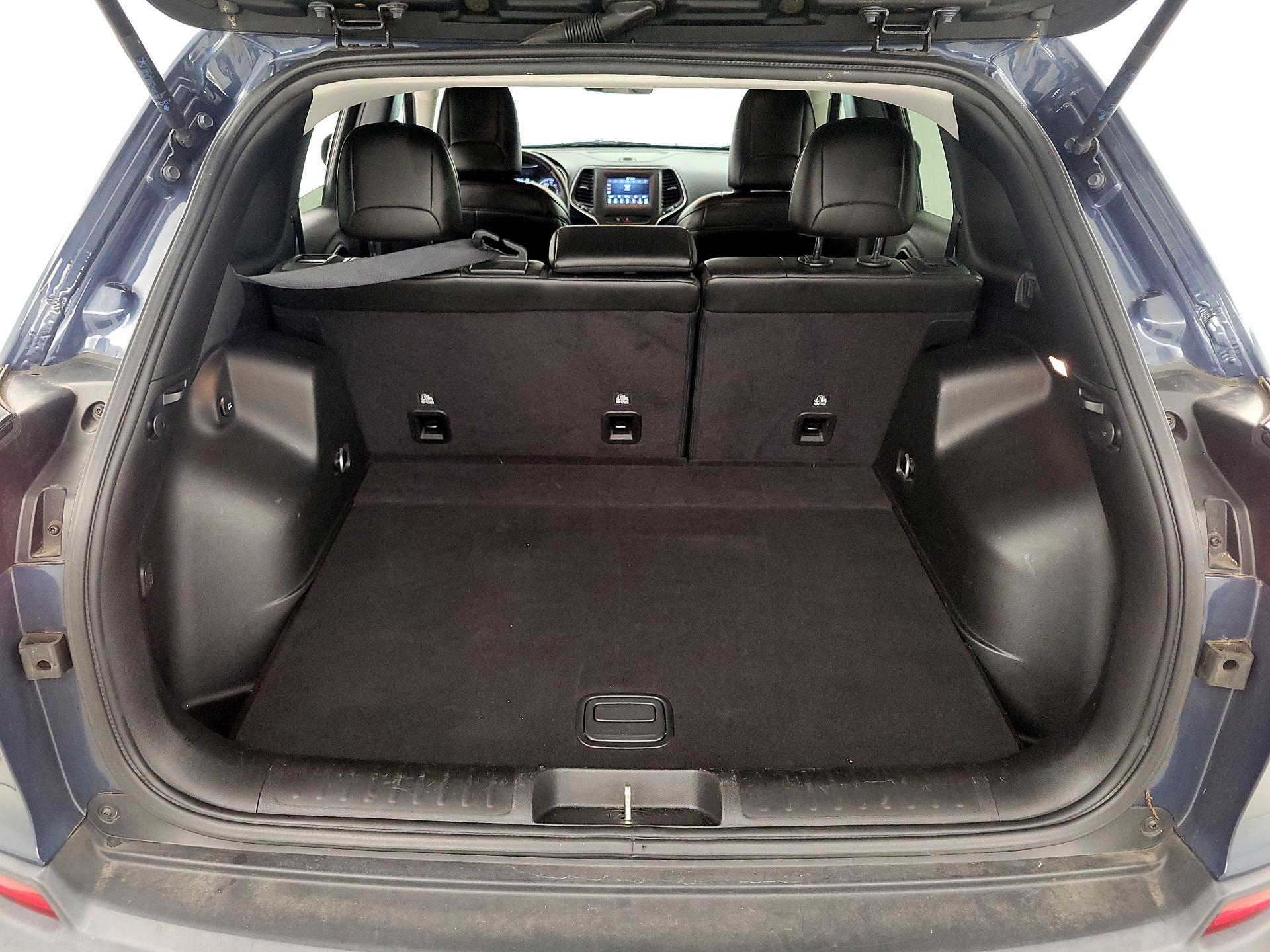 Thumbnail: 2019 Jeep Cherokee - 20
