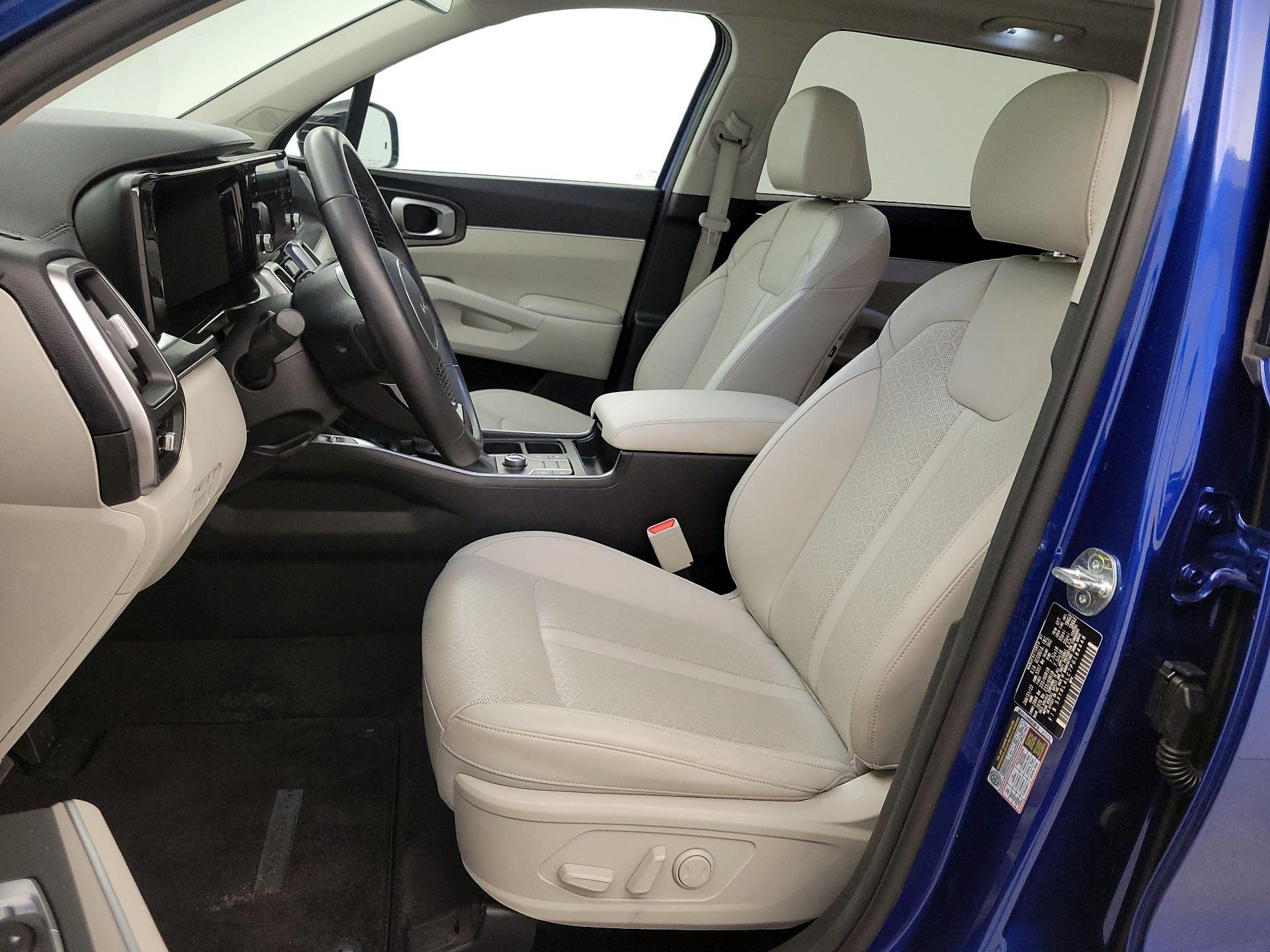 Thumbnail: 2023 Kia Sorento - 11