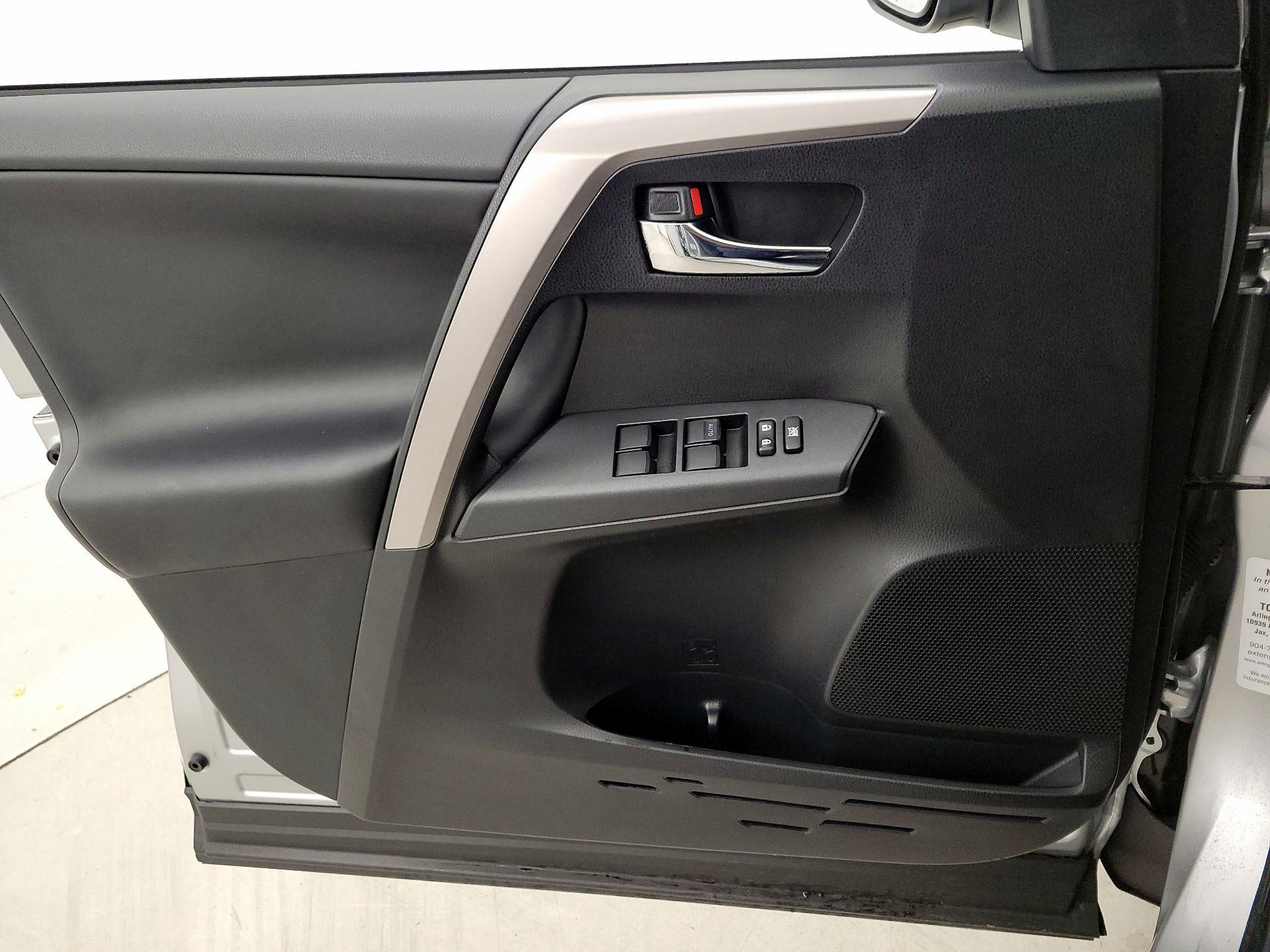 Thumbnail: 2018 Toyota RAV4 - 12