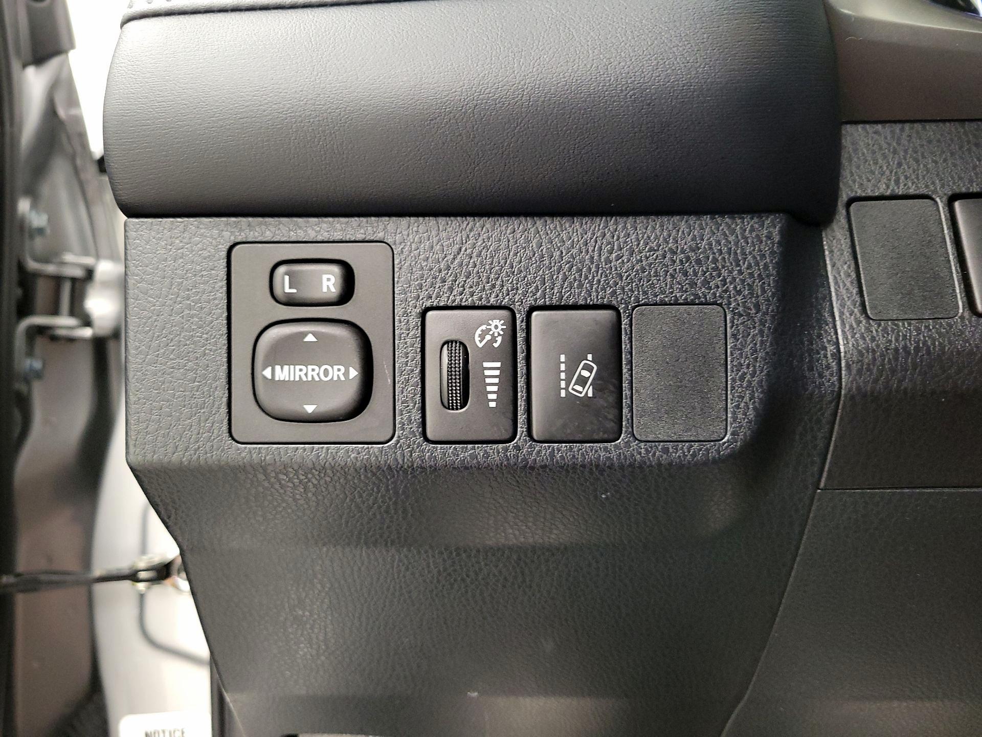 Thumbnail: 2018 Toyota RAV4 - 13