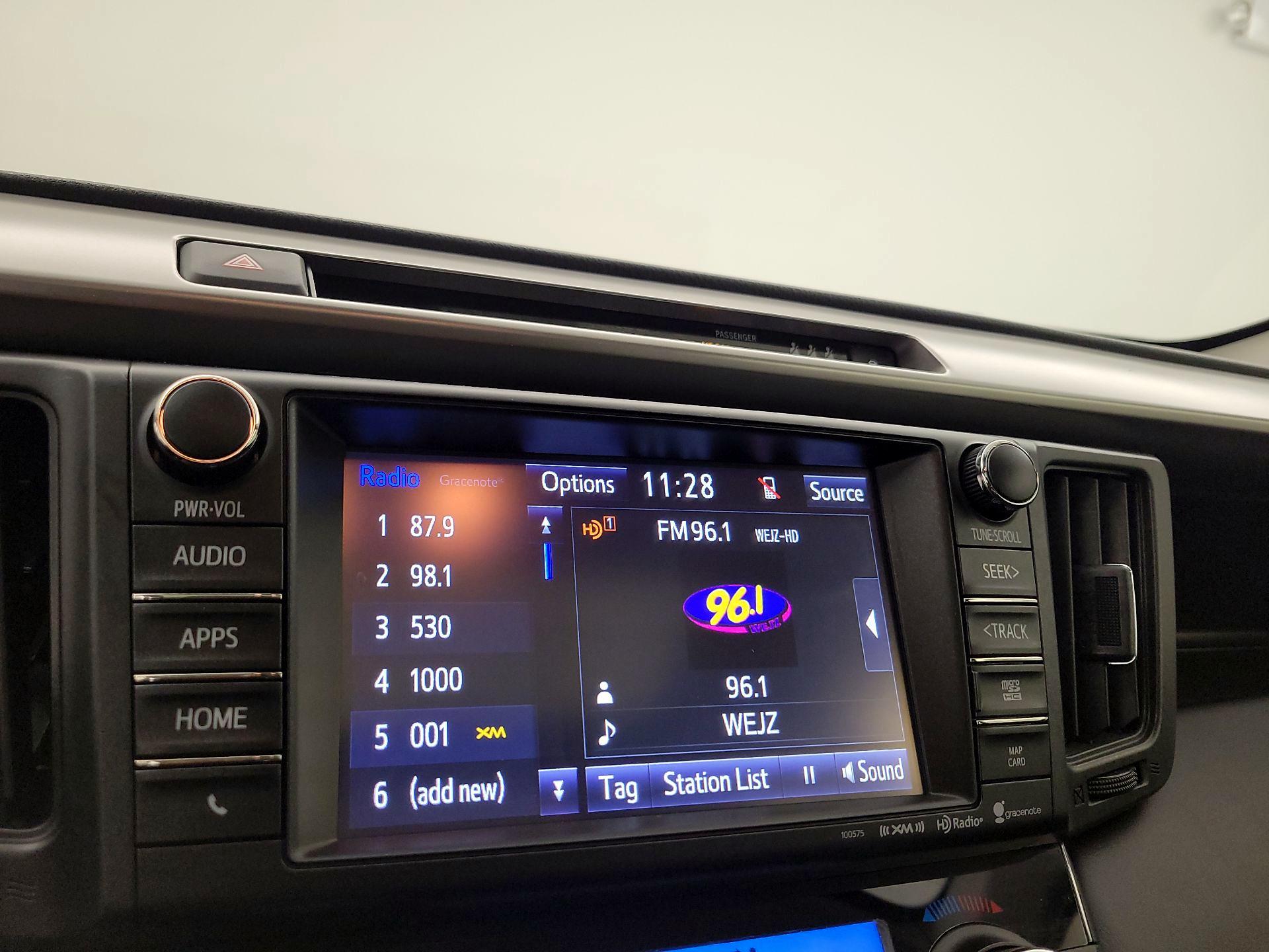 Thumbnail: 2018 Toyota RAV4 - 15
