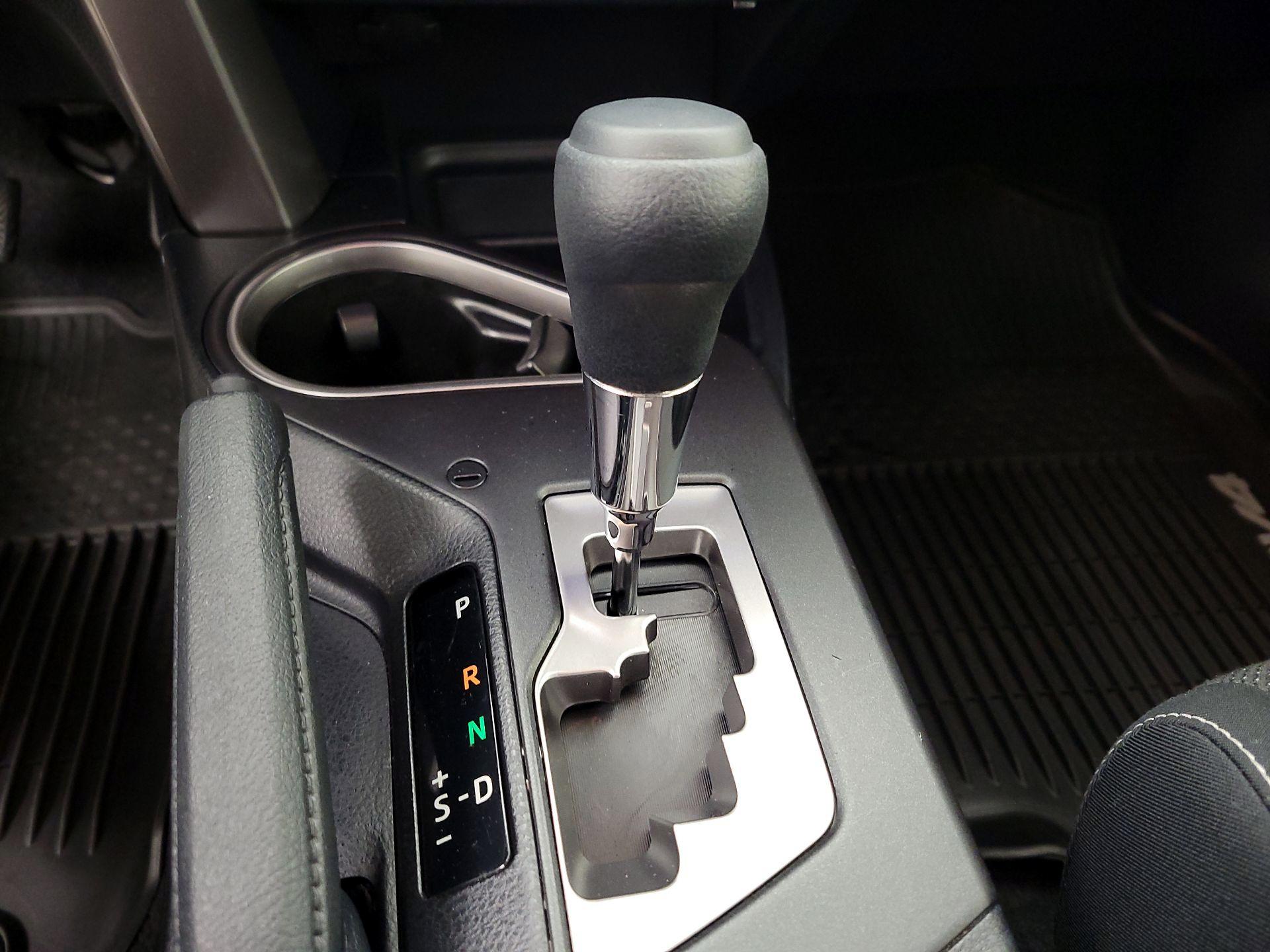 Thumbnail: 2018 Toyota RAV4 - 17