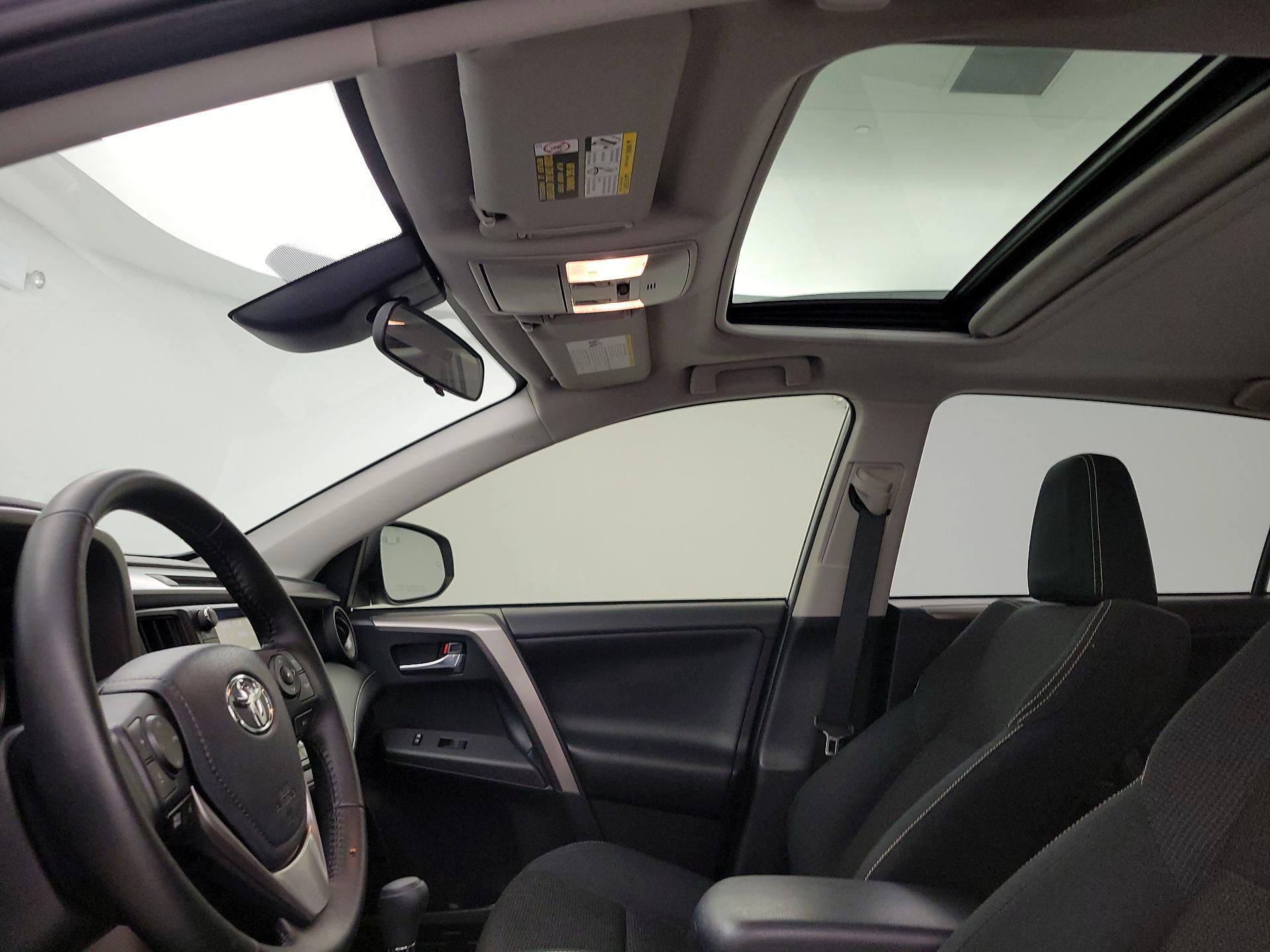 Thumbnail: 2018 Toyota RAV4 - 19