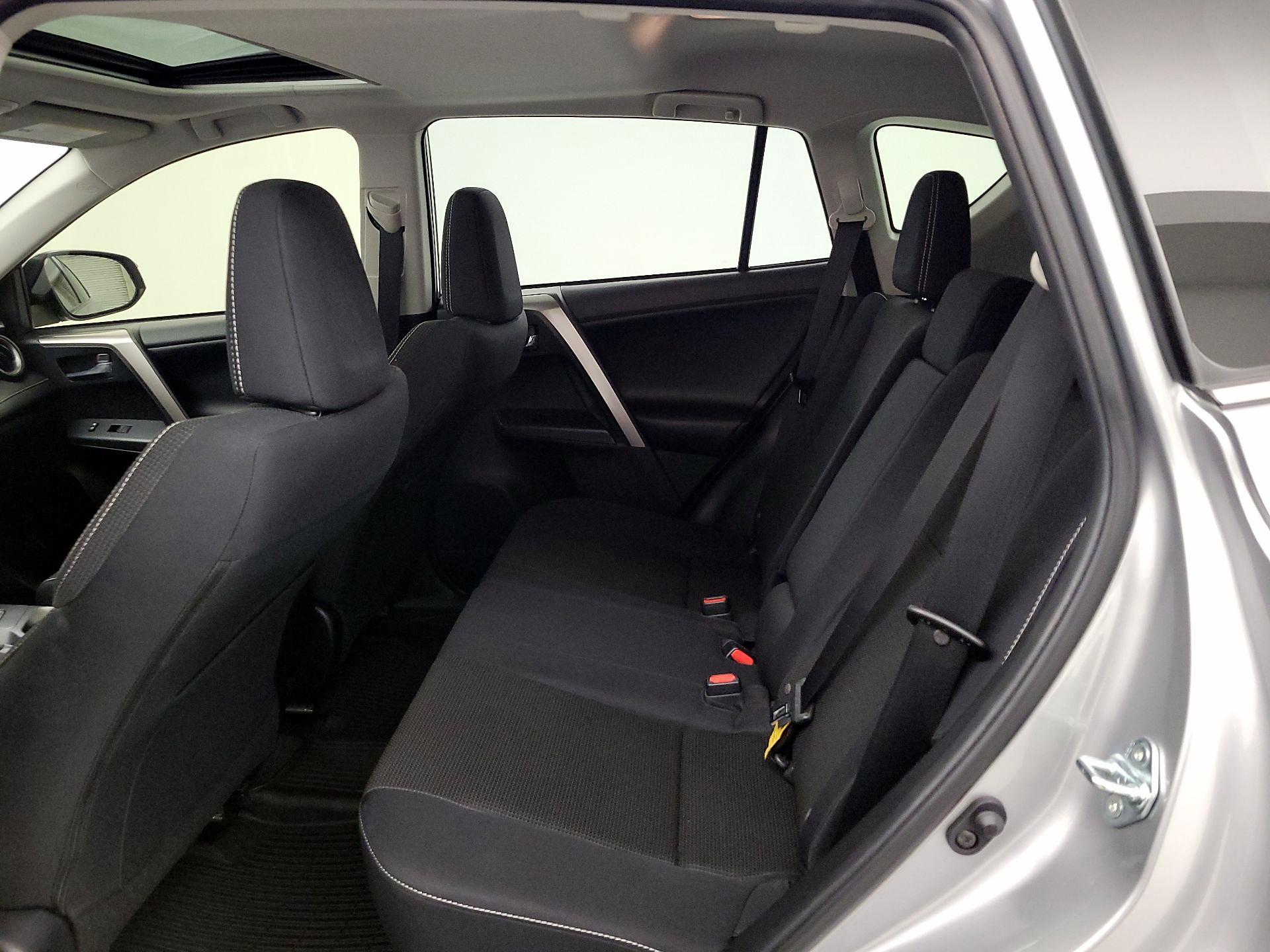Thumbnail: 2018 Toyota RAV4 - 20