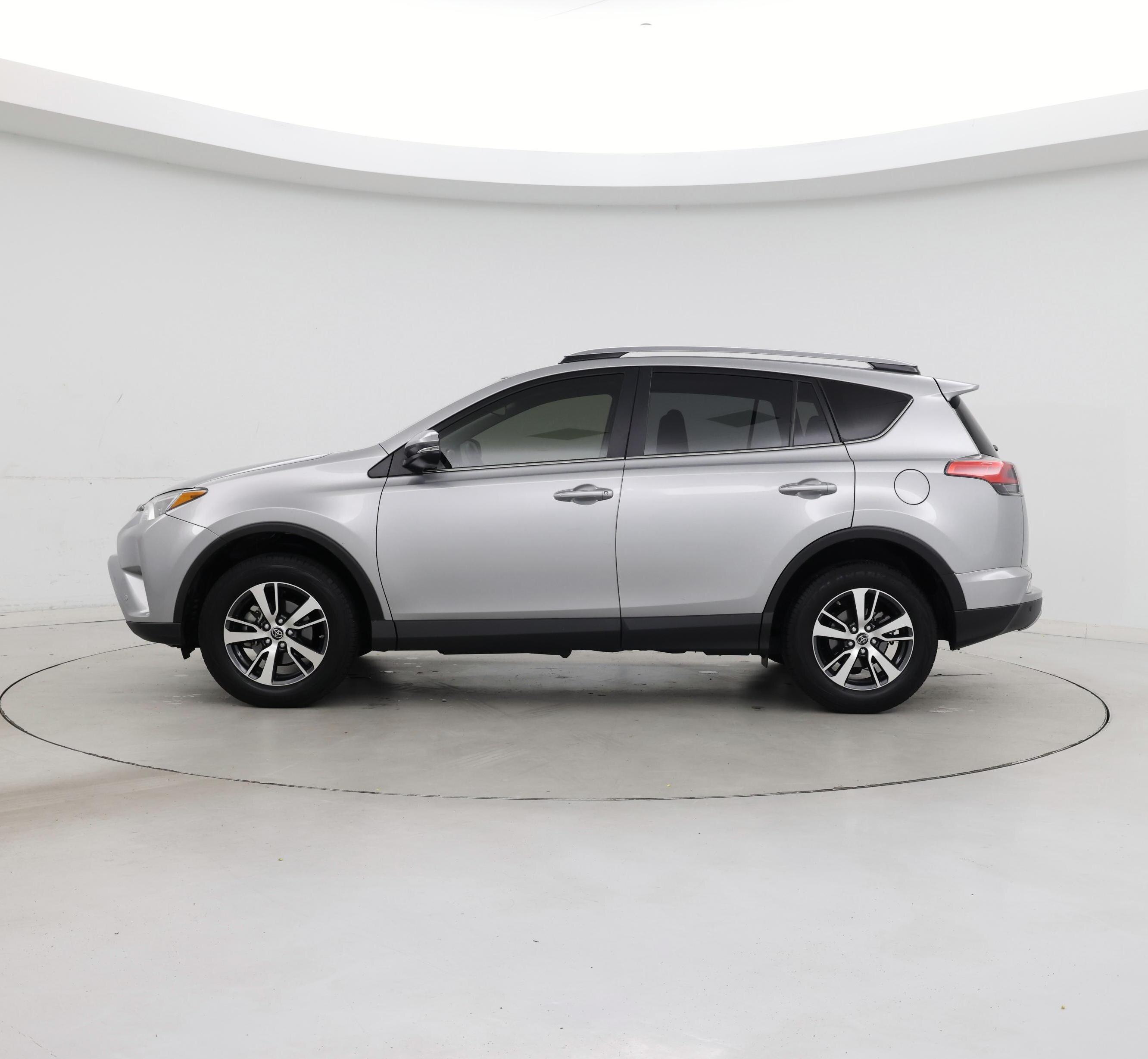 Thumbnail: 2018 Toyota RAV4 - 3