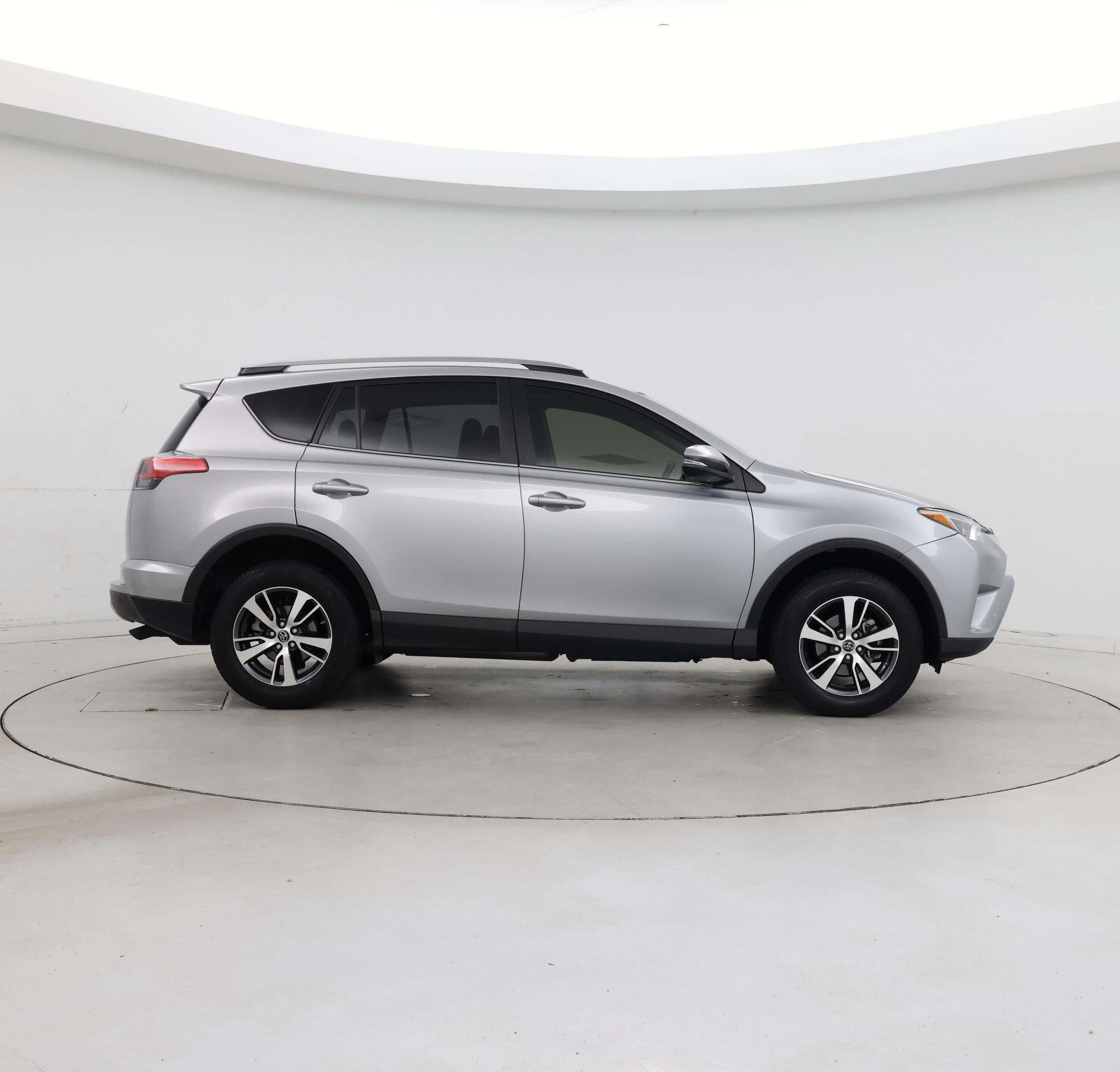Thumbnail: 2018 Toyota RAV4 - 7