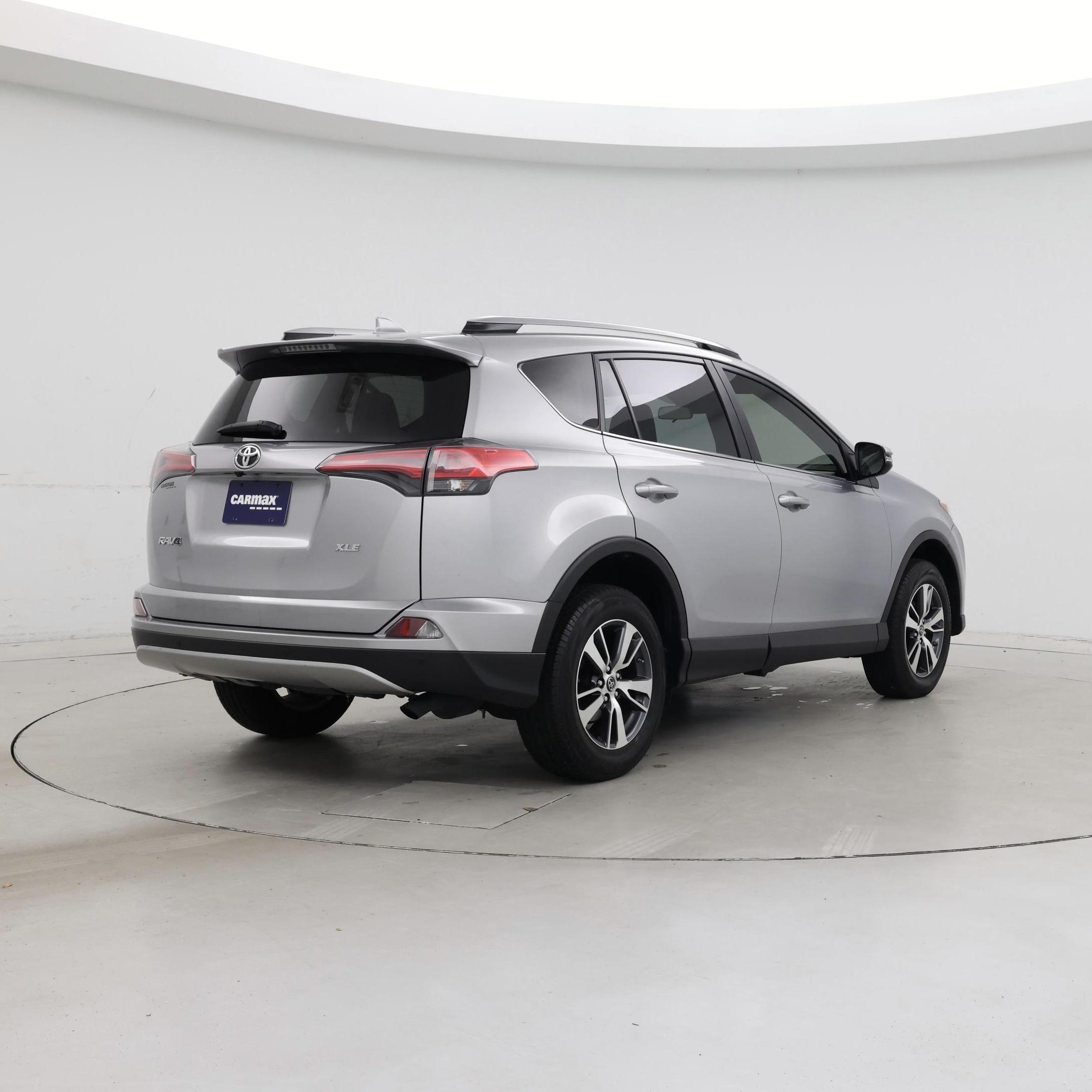 Thumbnail: 2018 Toyota RAV4 - 8