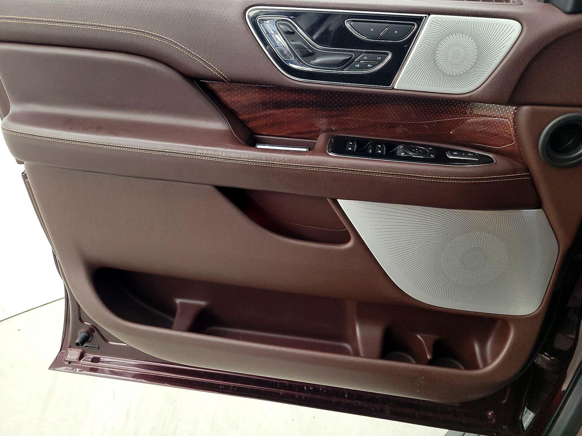Thumbnail: 2018 Lincoln Navigator - 12
