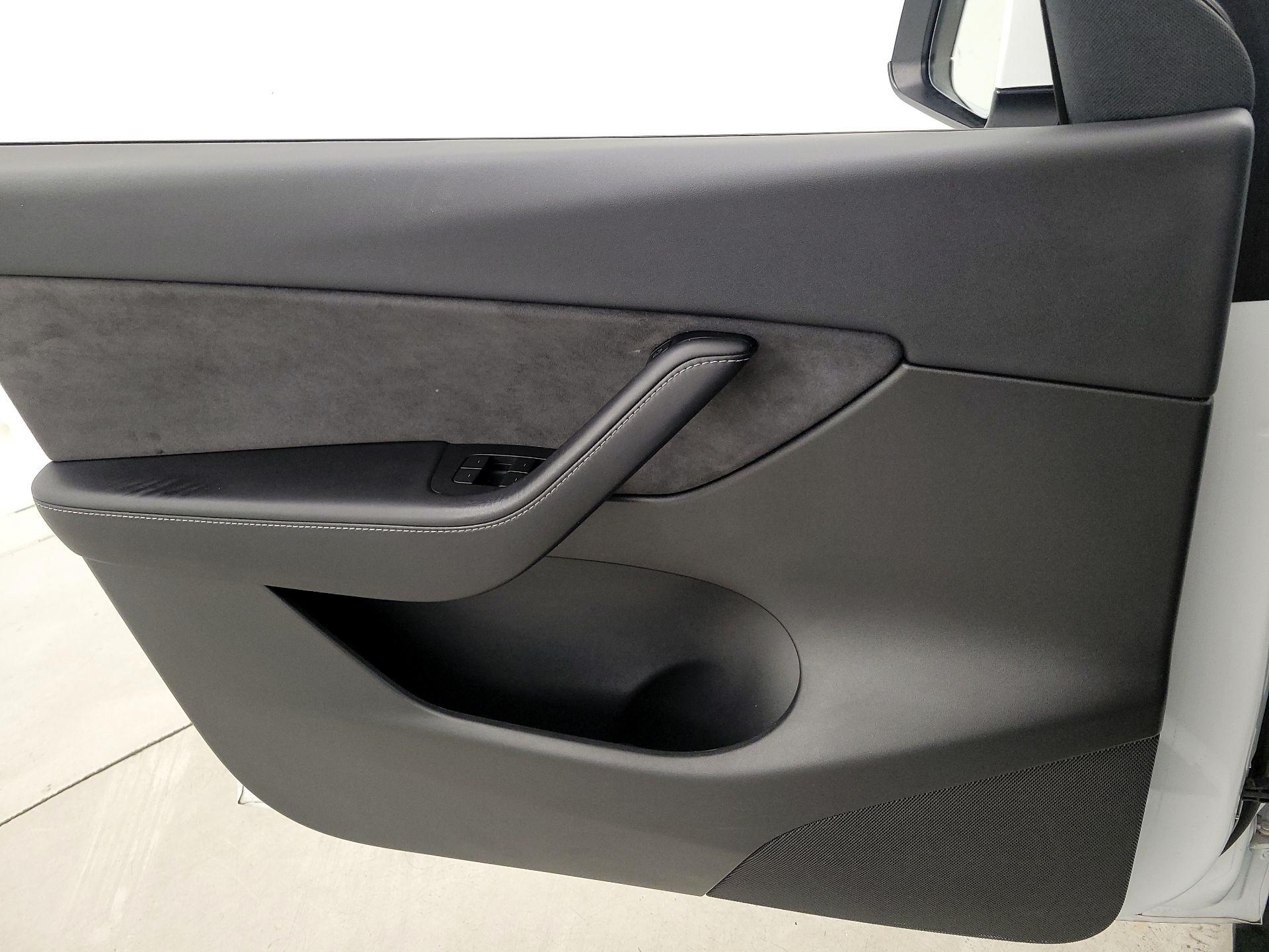 Thumbnail: 2022 Tesla Model Y - 12