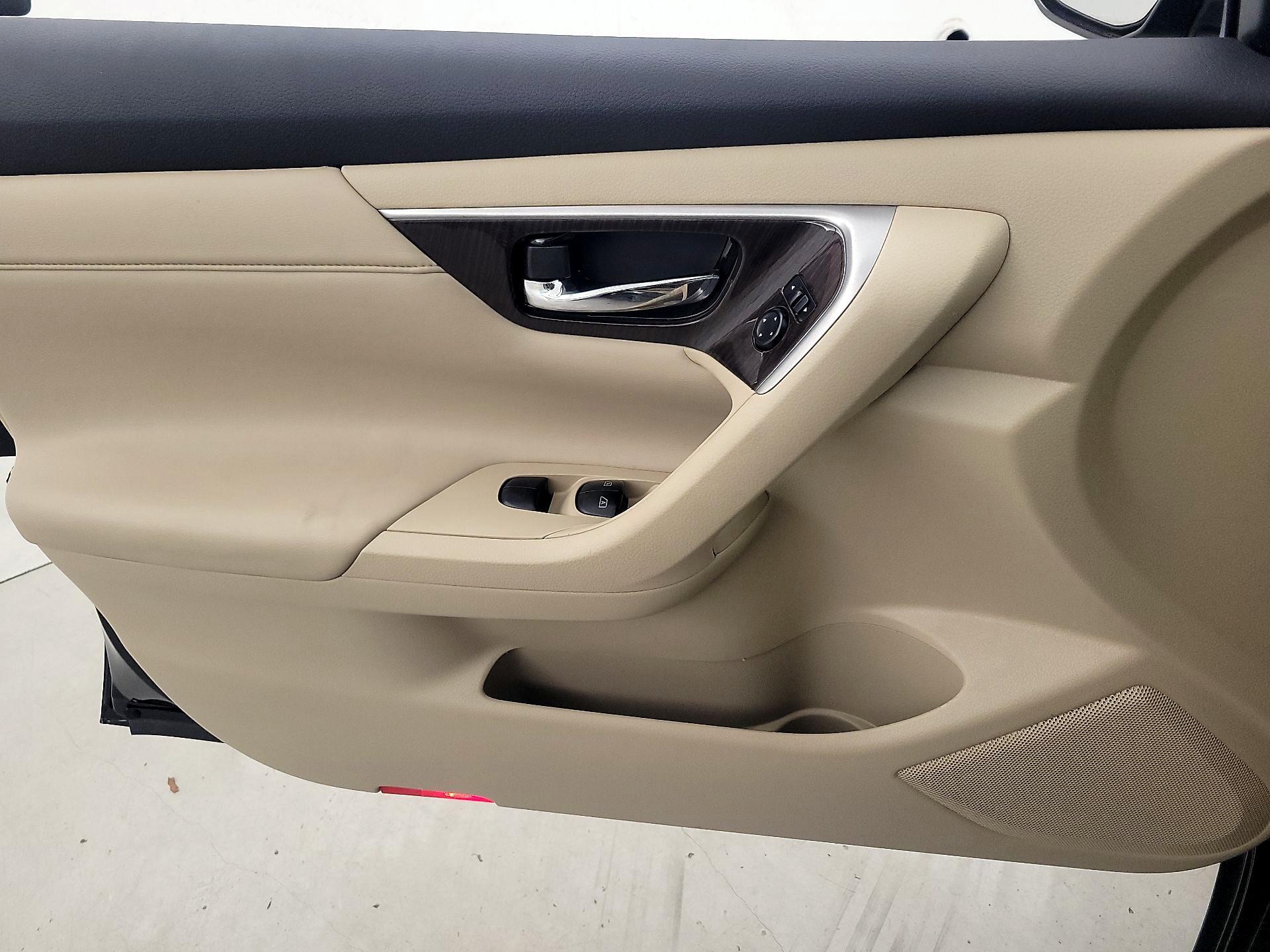Thumbnail: 2013 Nissan Altima - 12
