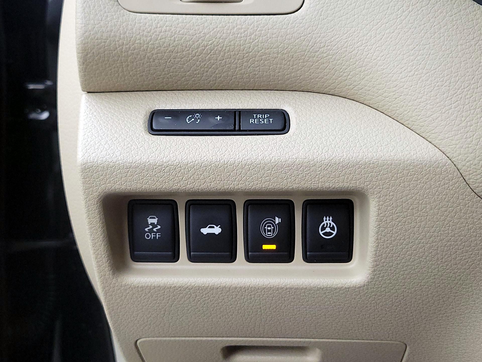 Thumbnail: 2013 Nissan Altima - 13