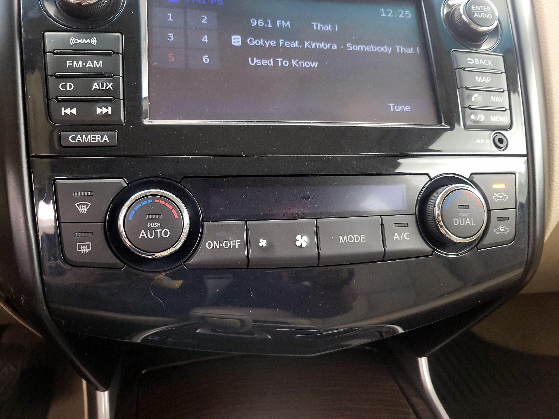Thumbnail: 2013 Nissan Altima - 16