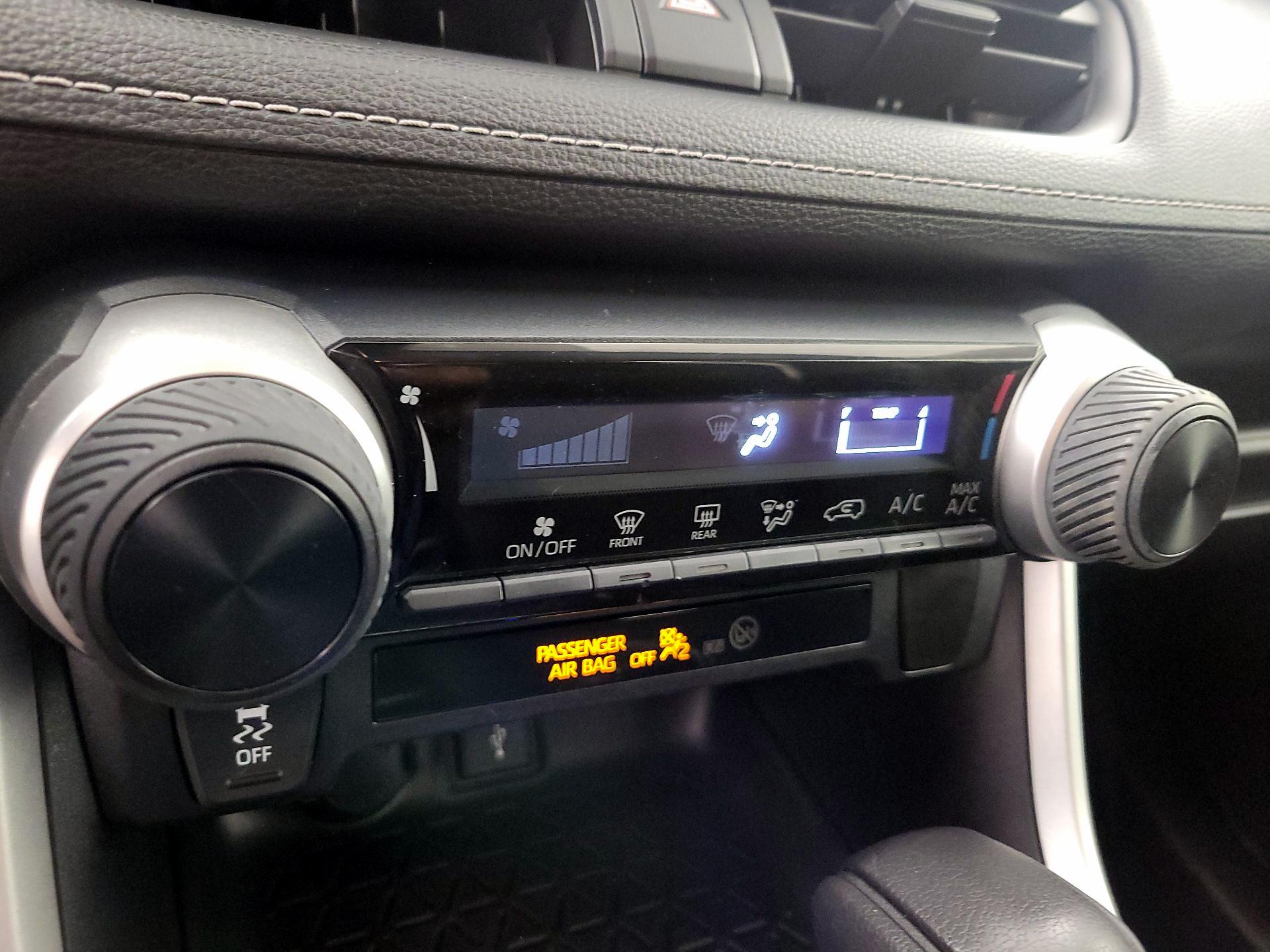 Thumbnail: 2020 Toyota RAV4 - 15