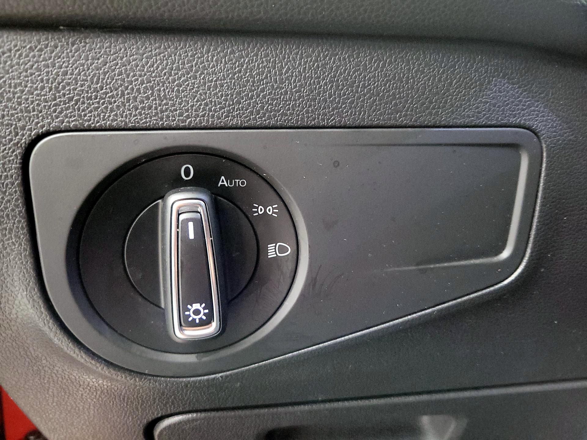 Thumbnail: 2018 Volkswagen Tiguan - 13